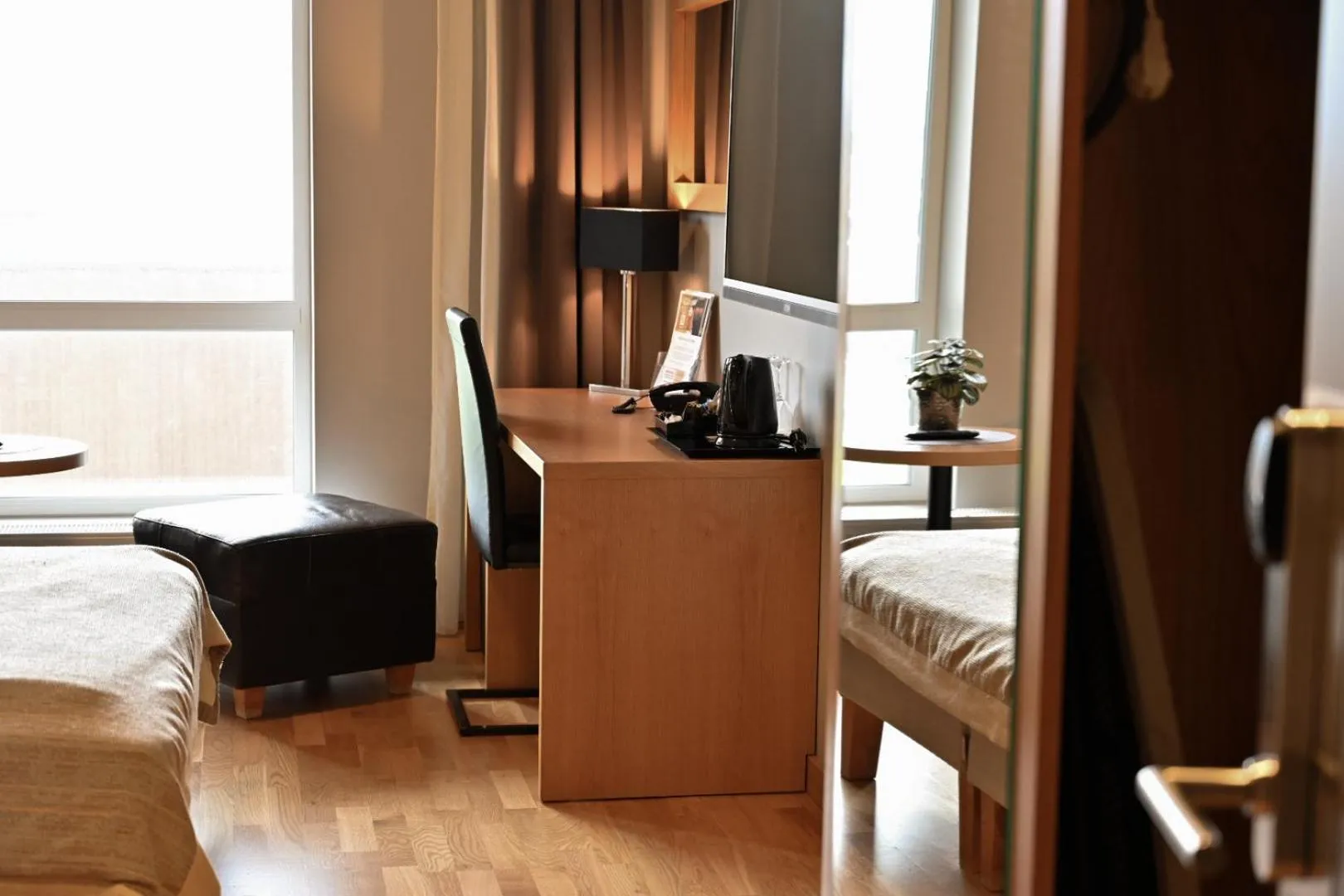 Seating area, Bed in Hotel Frøya