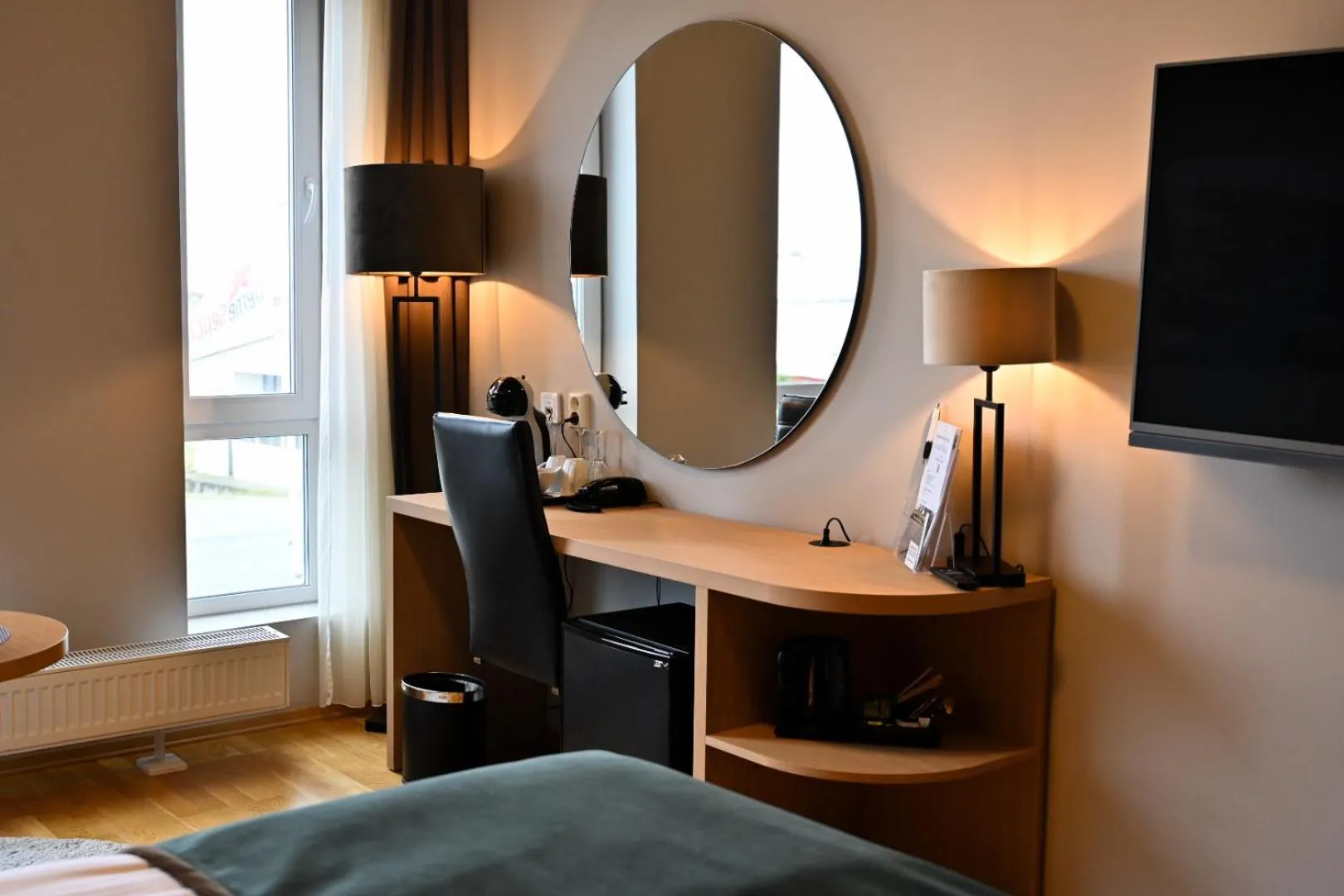 Seating area, Bed in Hotel Frøya