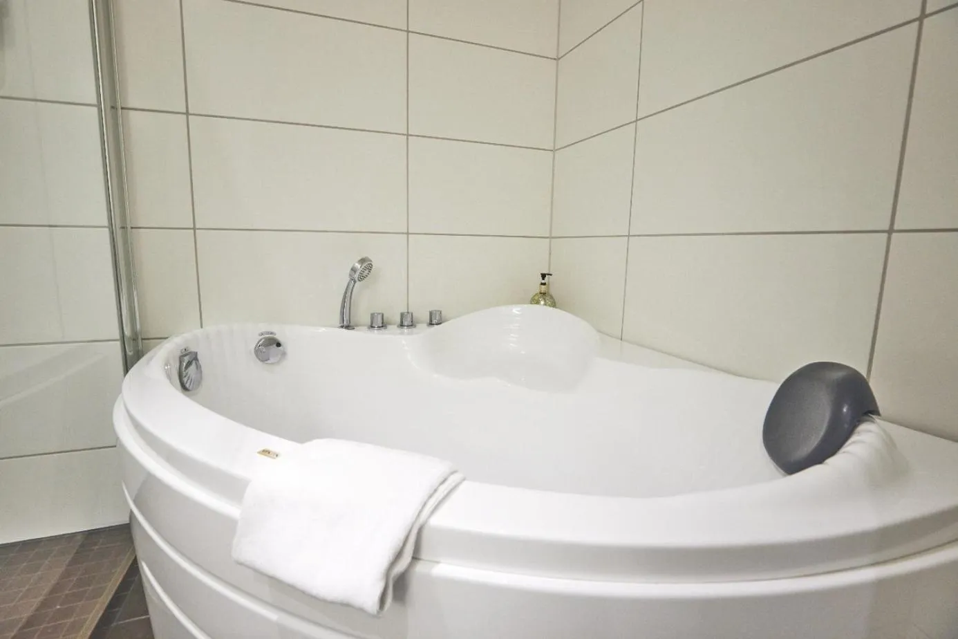 Bathroom in Hotel Frøya