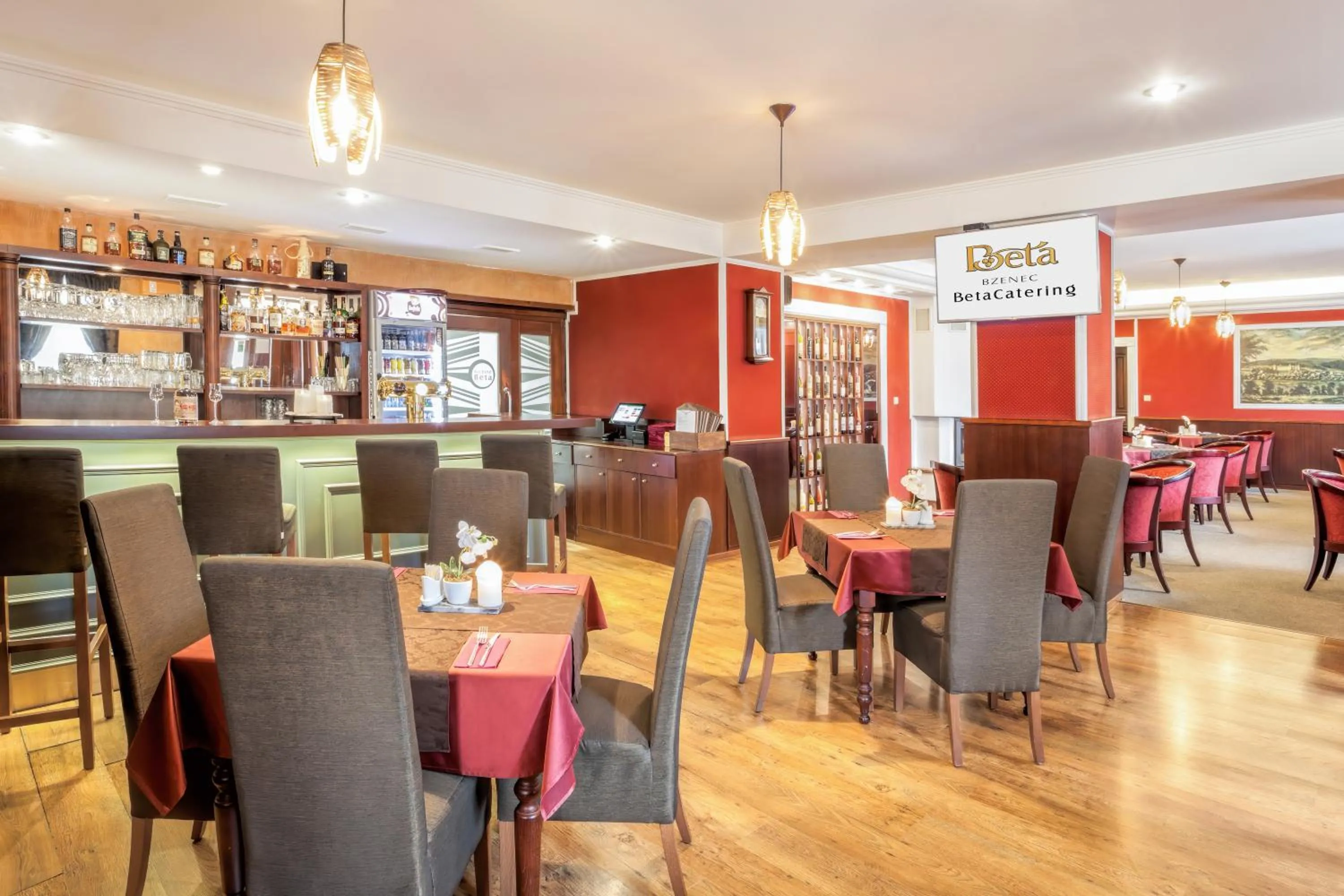 Restaurant/places to eat in Hotel Beta