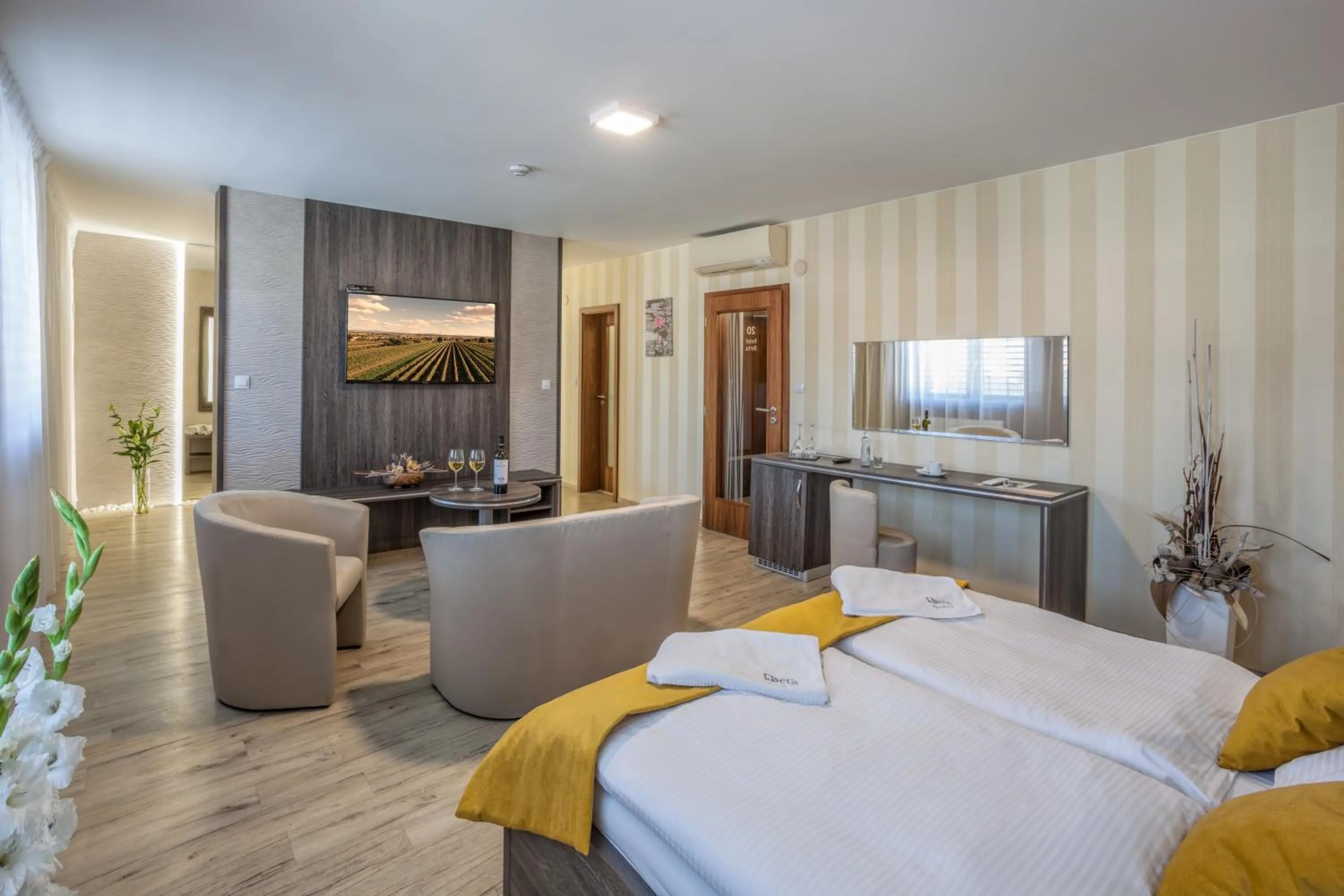 TV and multimedia, Bed in Hotel Beta