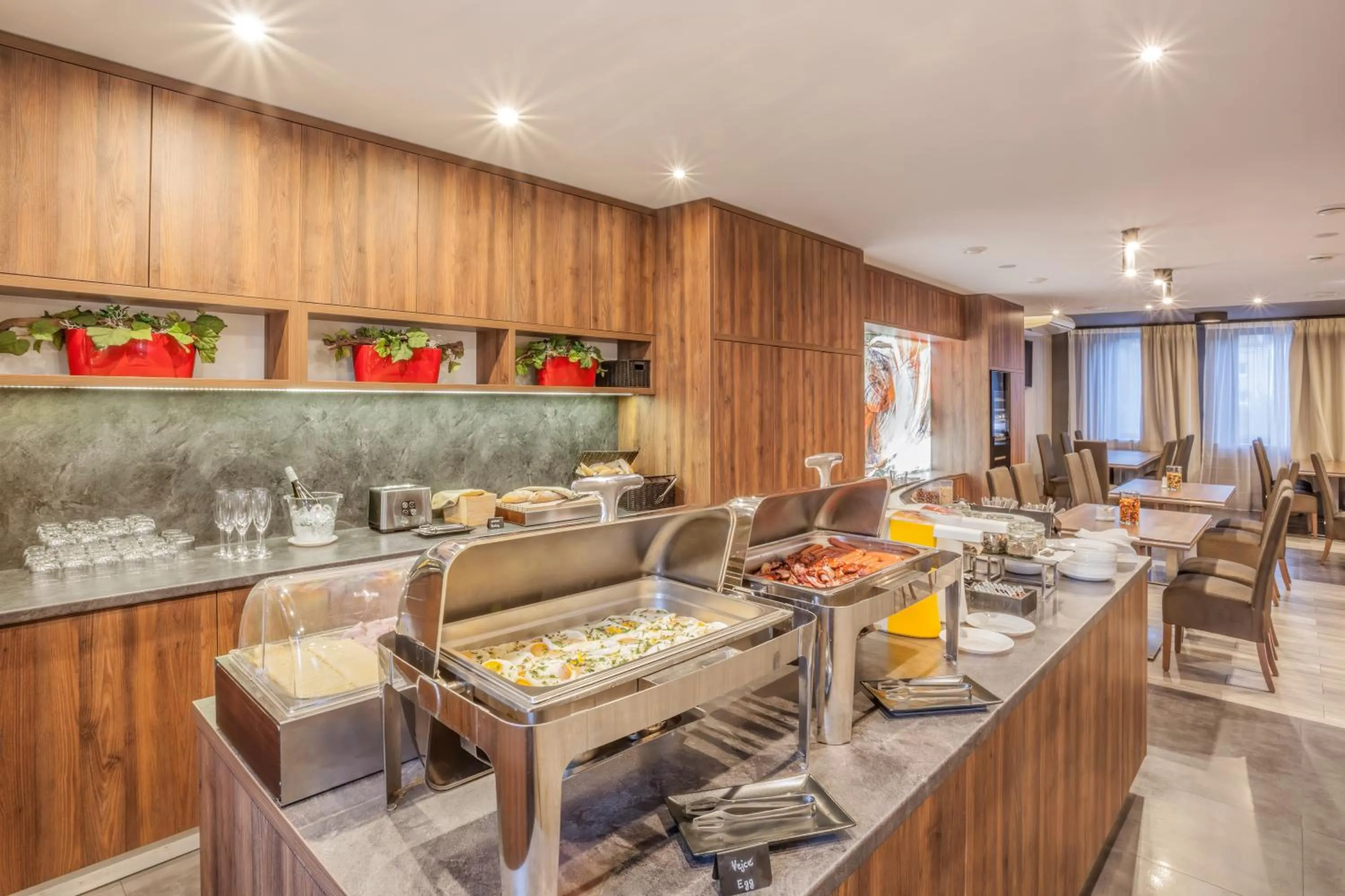 Breakfast in Hotel Beta