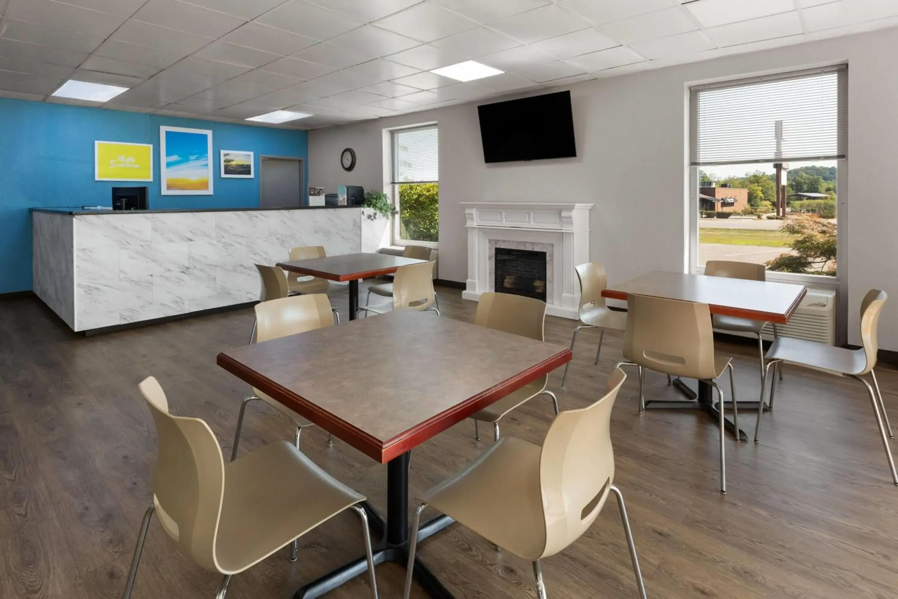 Lobby or reception in Days Inn by Wyndham Cambridge Lobby or reception in Days Inn by Wyndham Cambridge