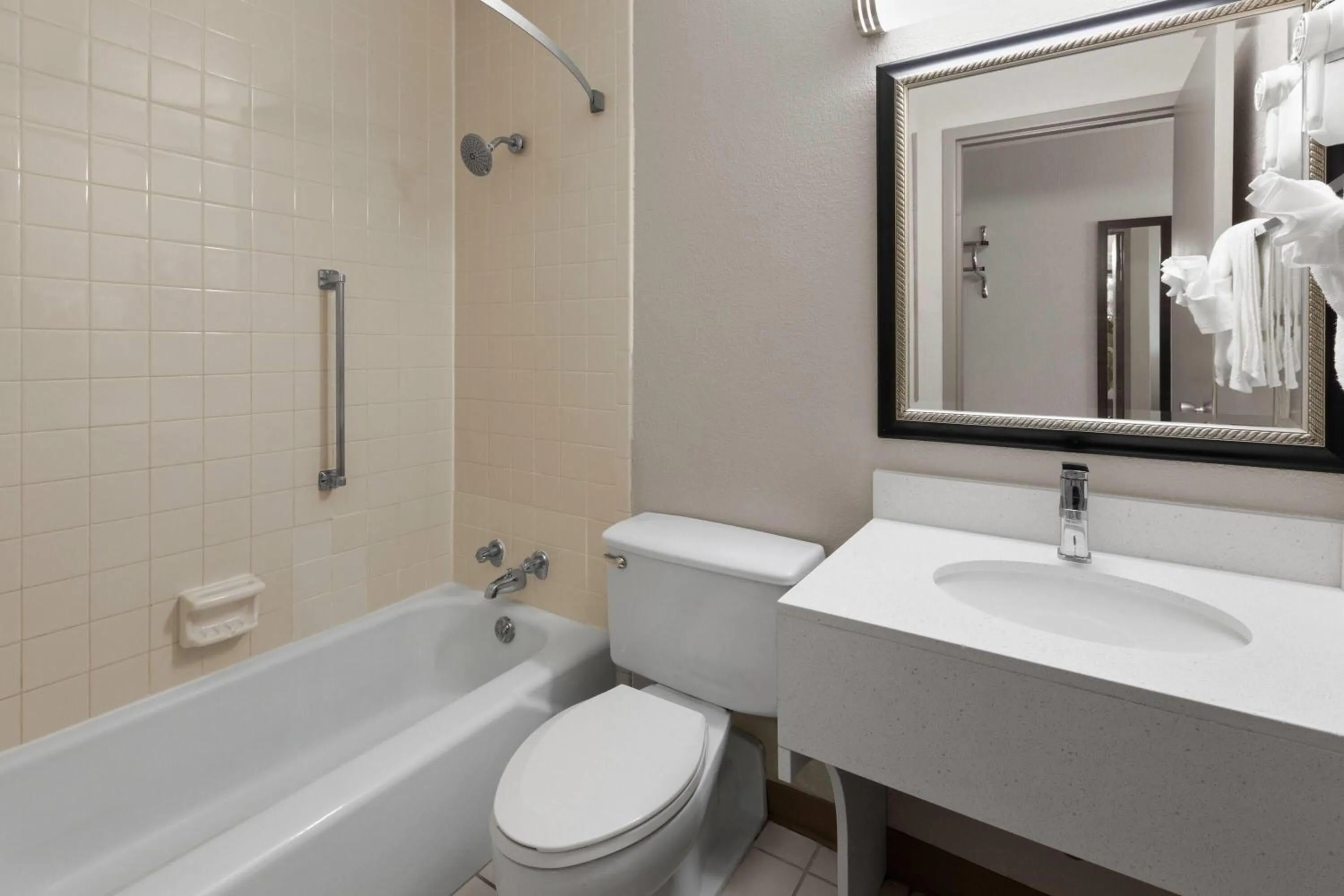 Bathroom in Days Inn by Wyndham Cambridge