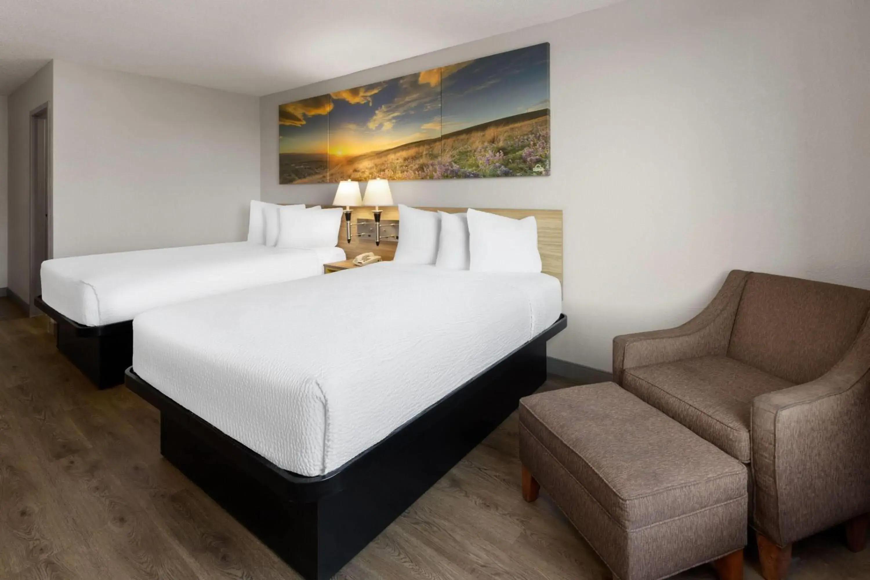 Photo of the whole room, Bed in Days Inn by Wyndham Cambridge Photo of the whole room, Bed in Days Inn by Wyndham Cambridge