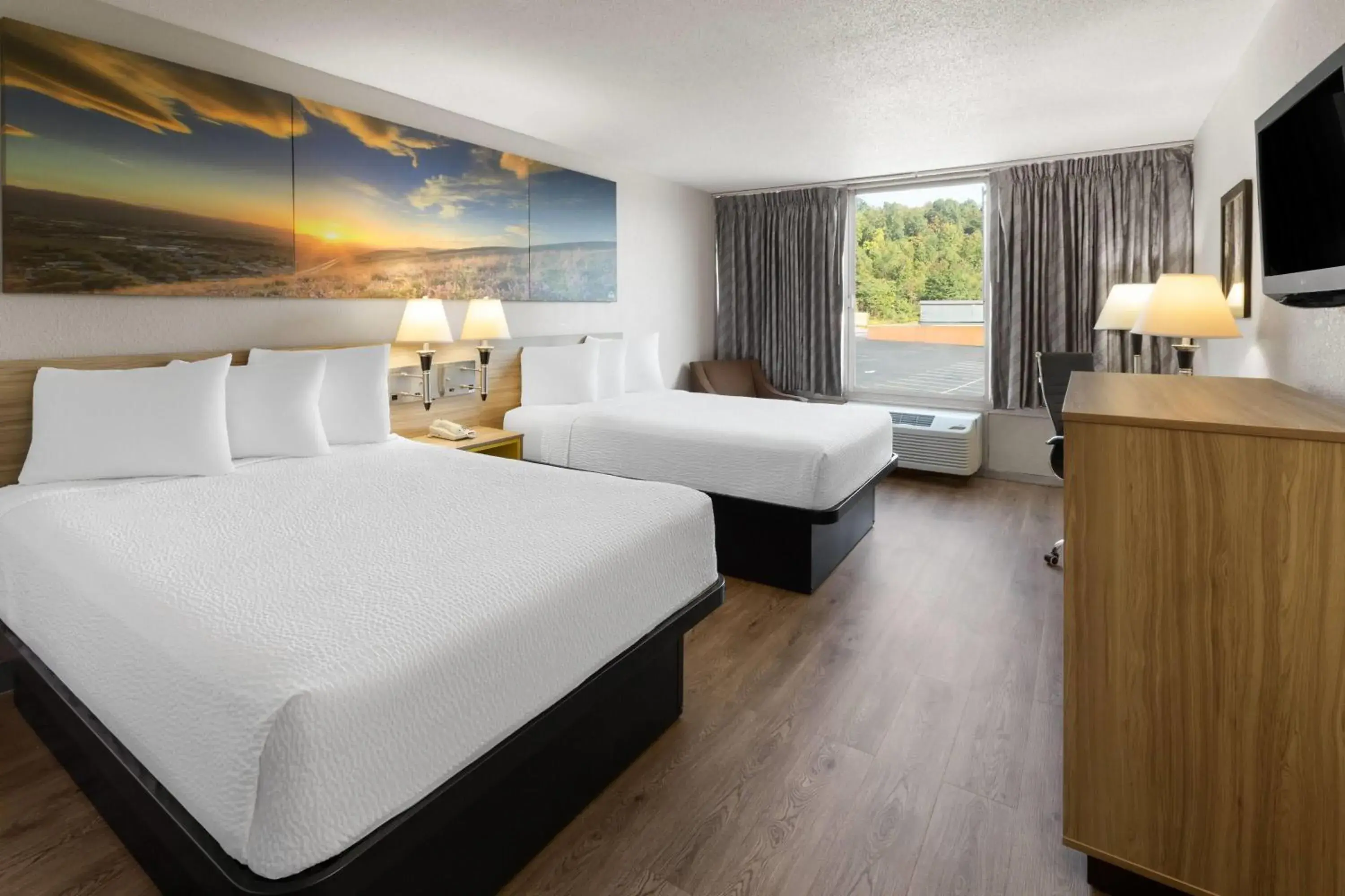 Photo of the whole room, Bed in Days Inn by Wyndham Cambridge Photo of the whole room, Bed in Days Inn by Wyndham Cambridge