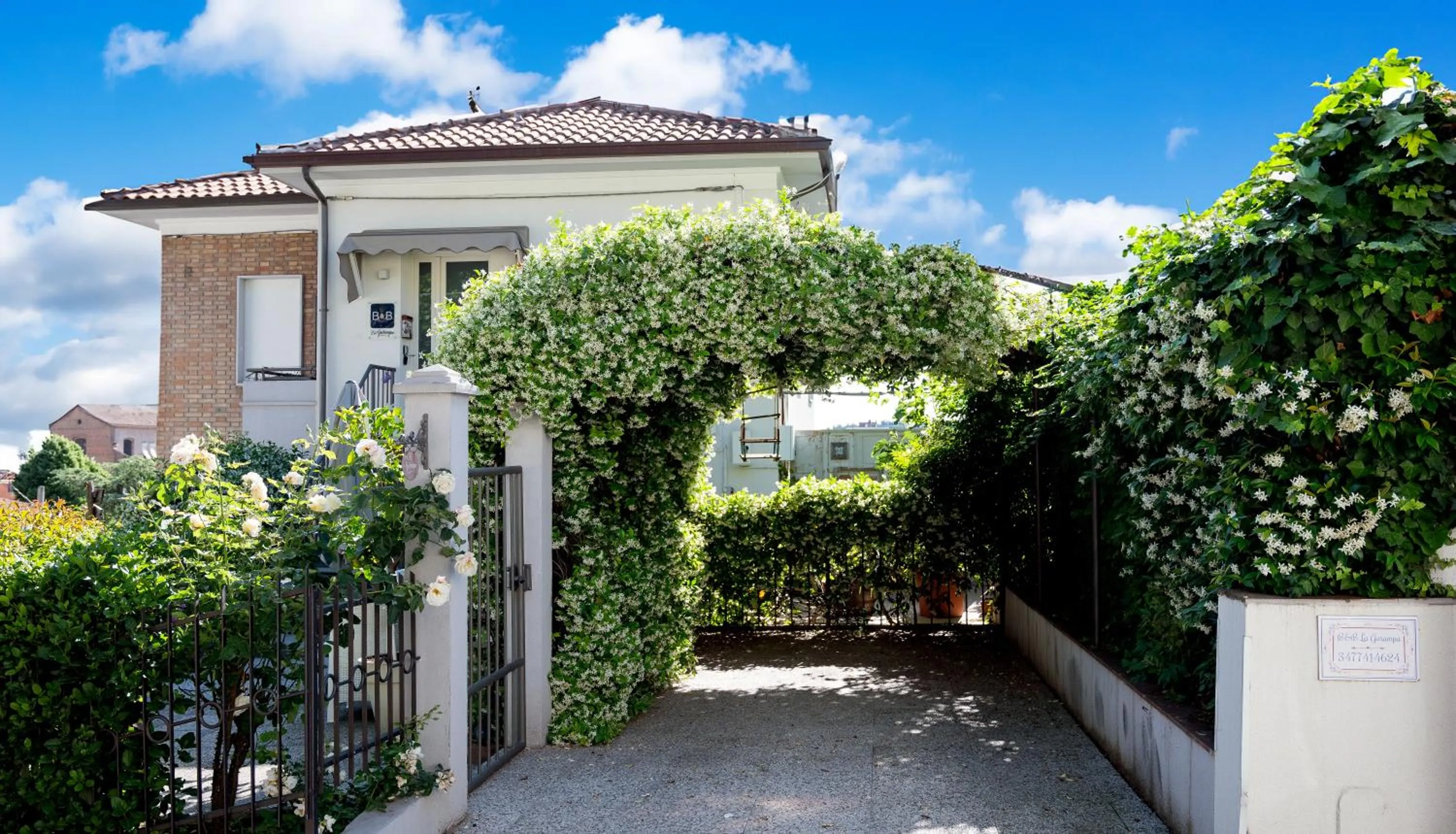 Property building in La Garampa