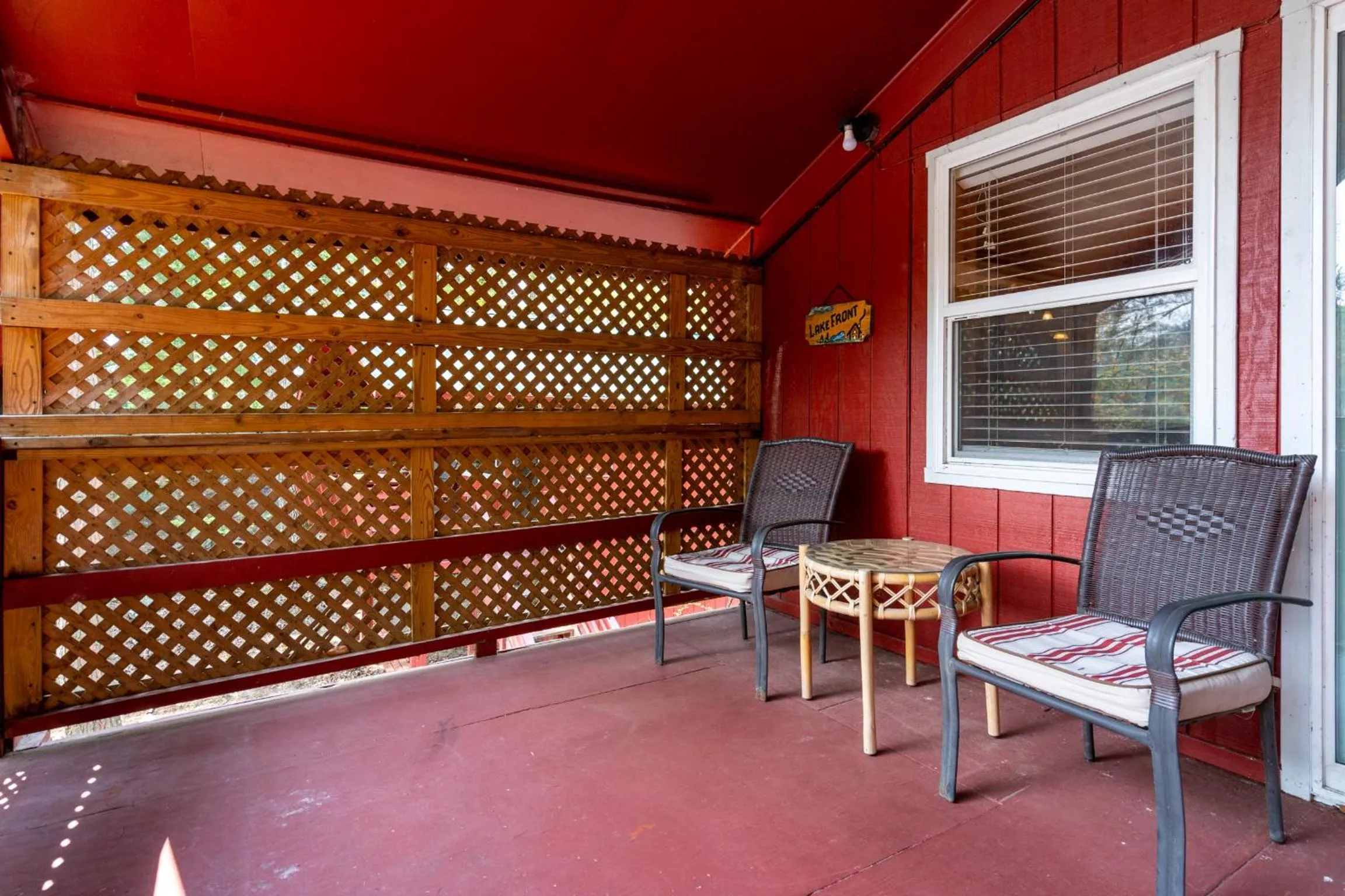 Hide-A-Way Waterfront Cottages