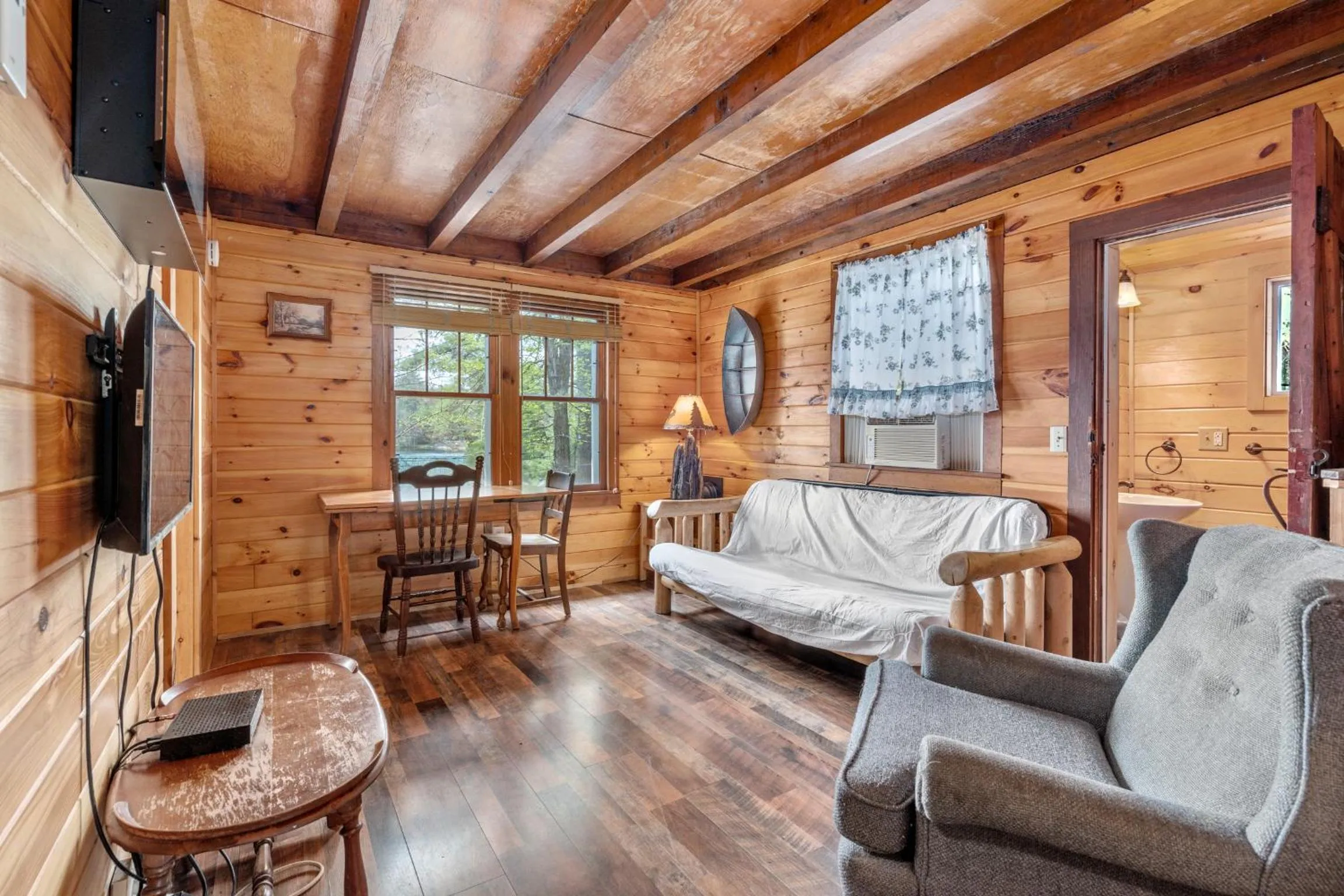 Hide-A-Way Waterfront Cottages