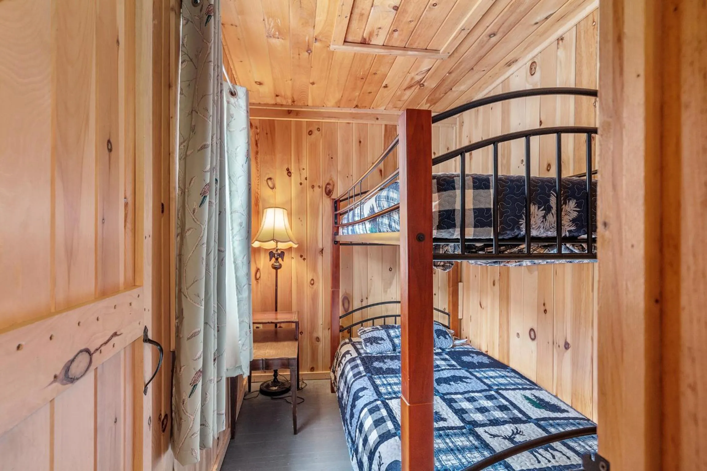 Bed in Hide-A-Way Waterfront Cottages