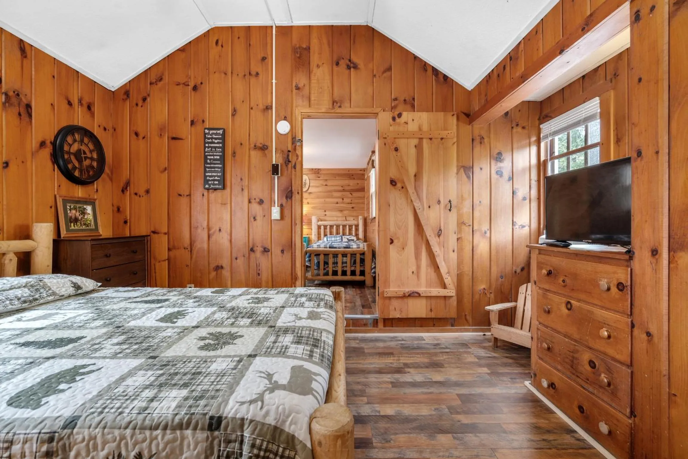 Bed in Hide-A-Way Waterfront Cottages