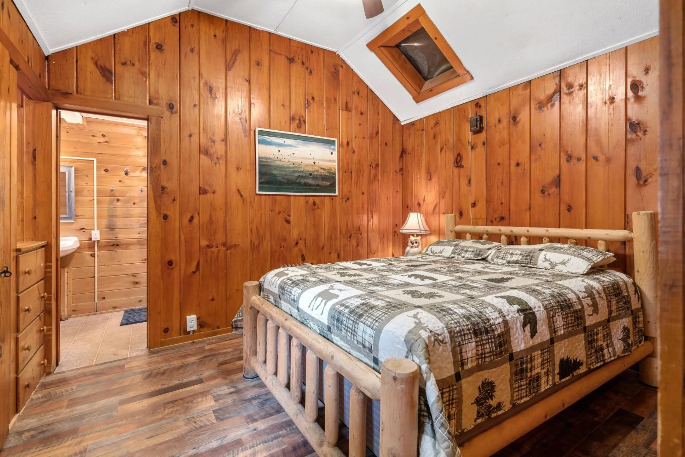 Bed in Hide-A-Way Waterfront Cottages