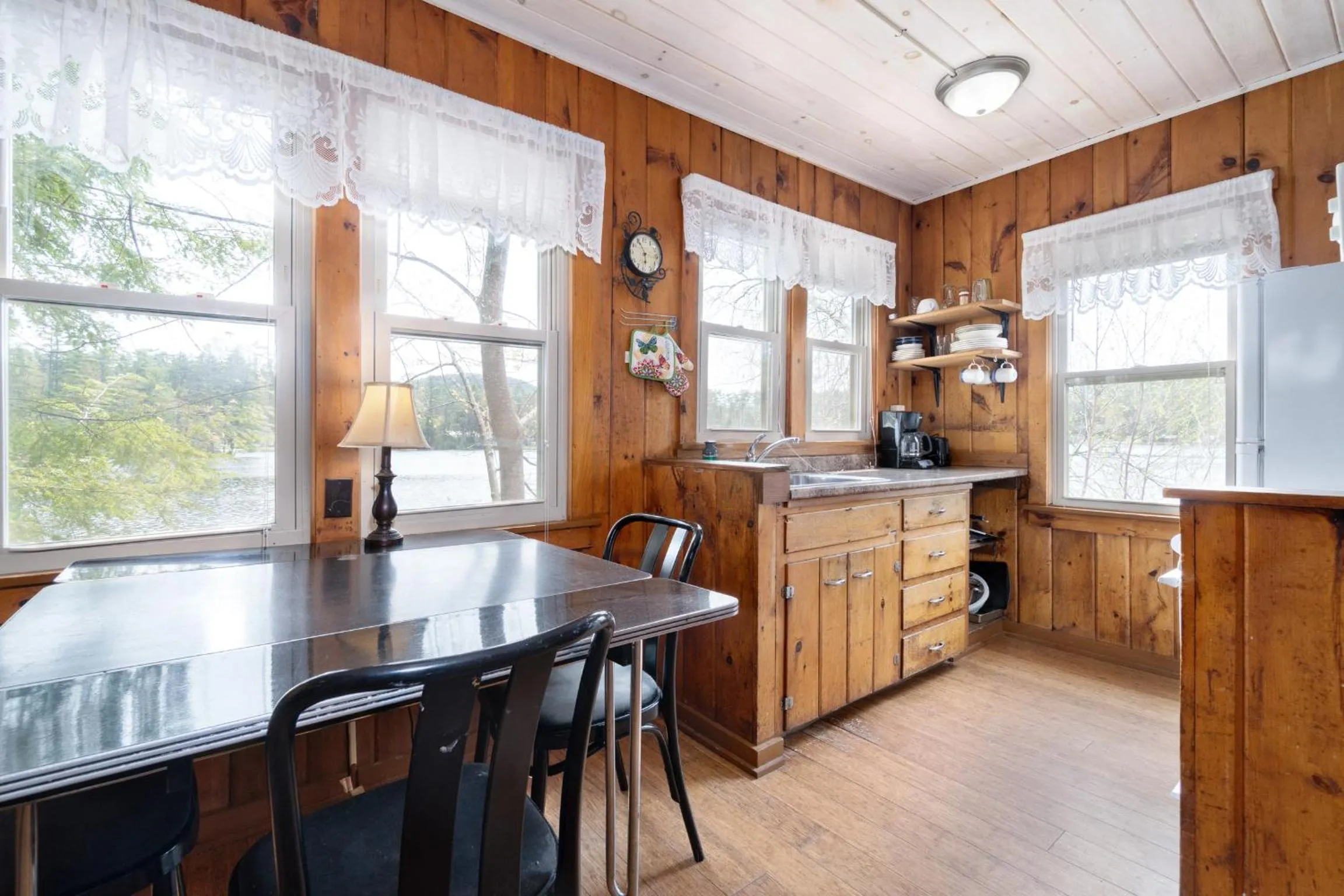 Hide-A-Way Waterfront Cottages