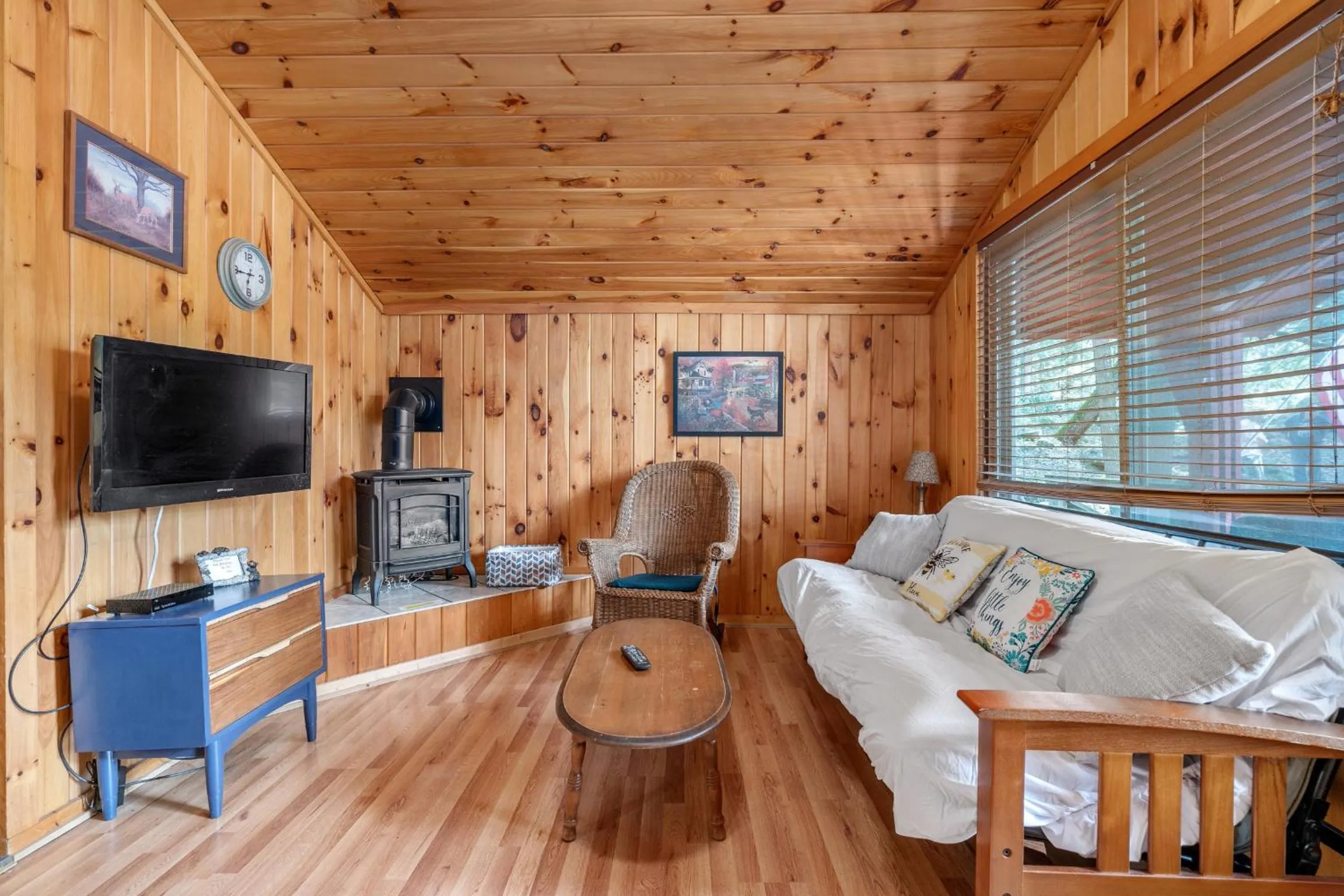 Hide-A-Way Waterfront Cottages