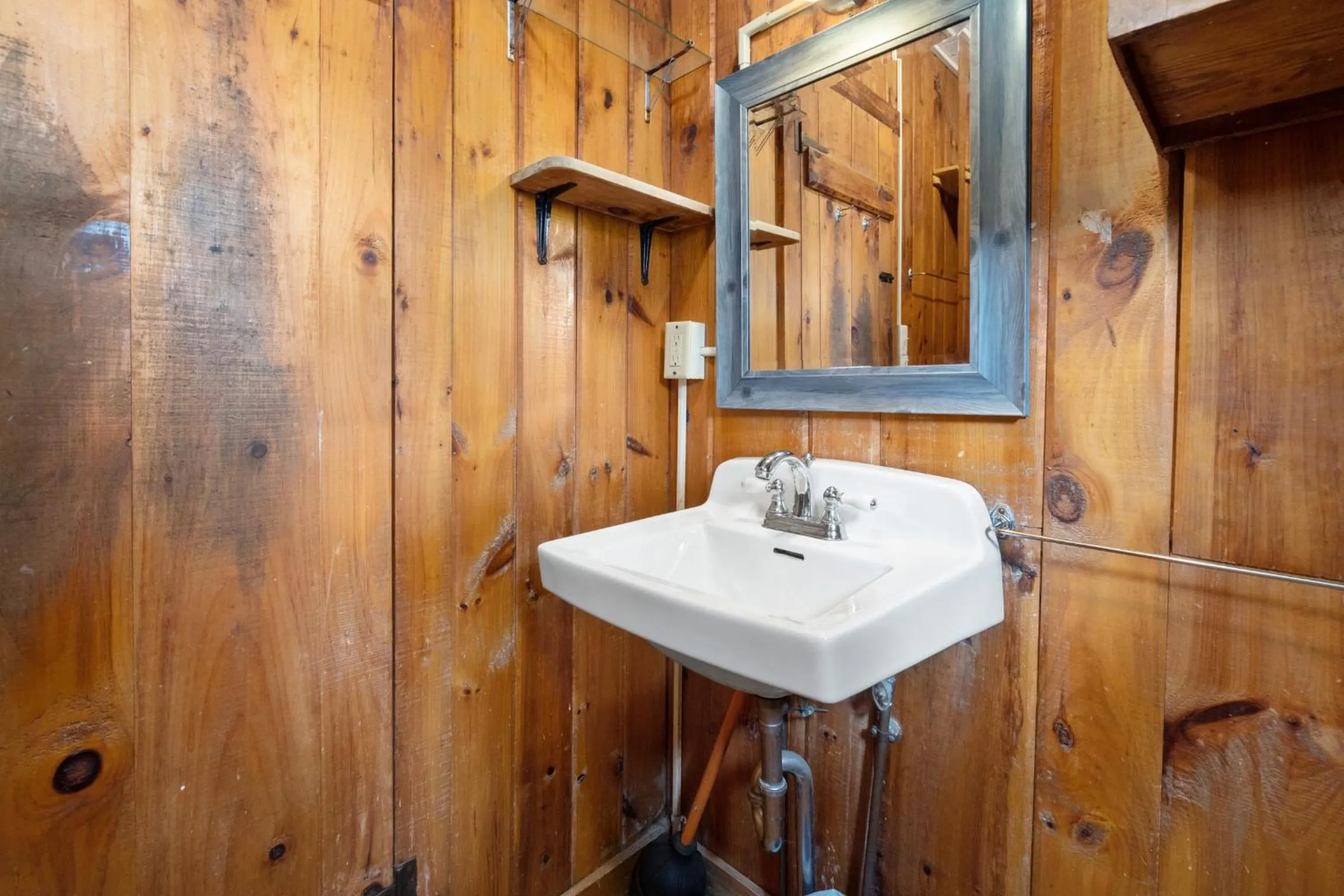 Hide-A-Way Waterfront Cottages