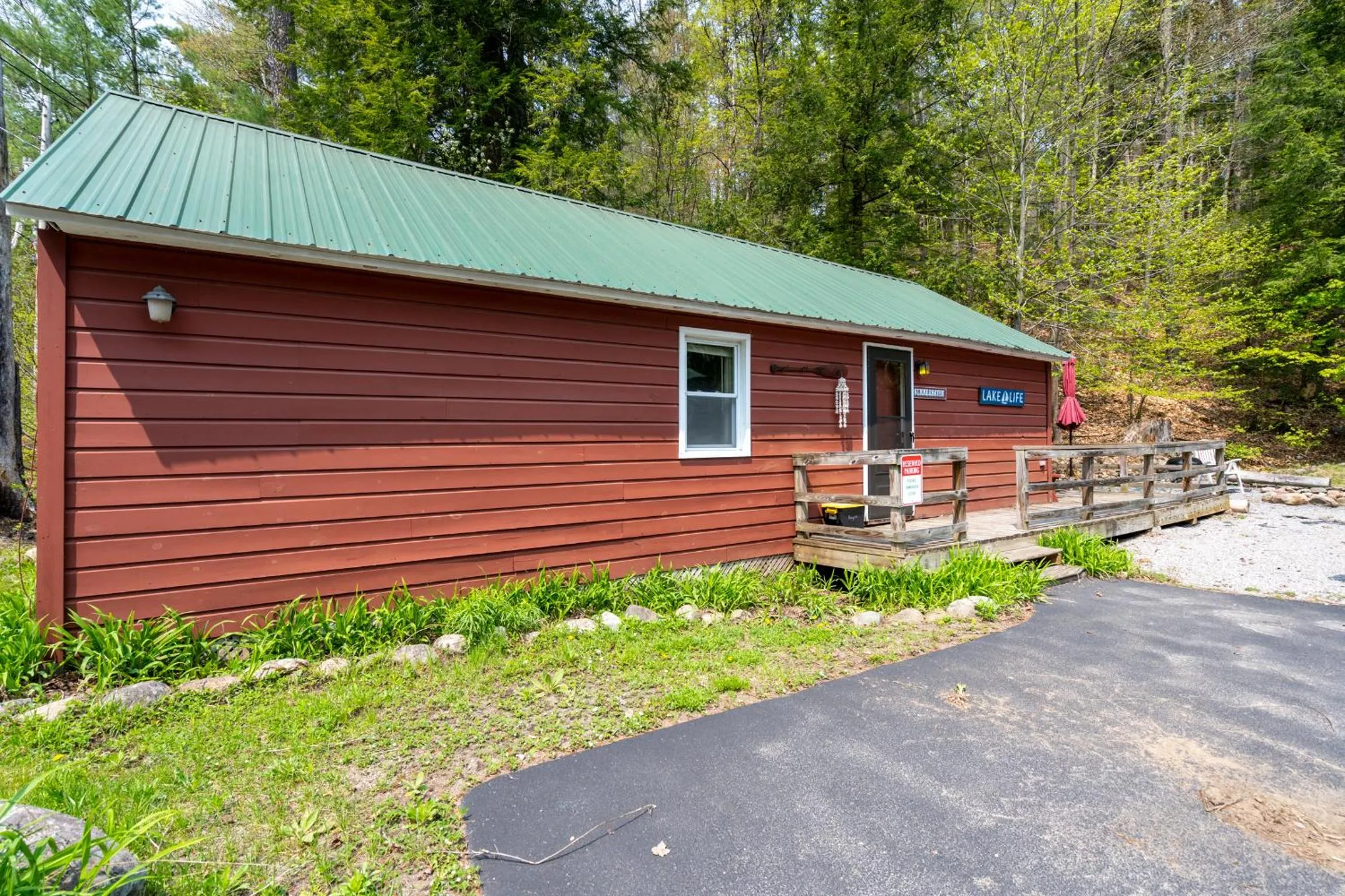 Hide-A-Way Waterfront Cottages