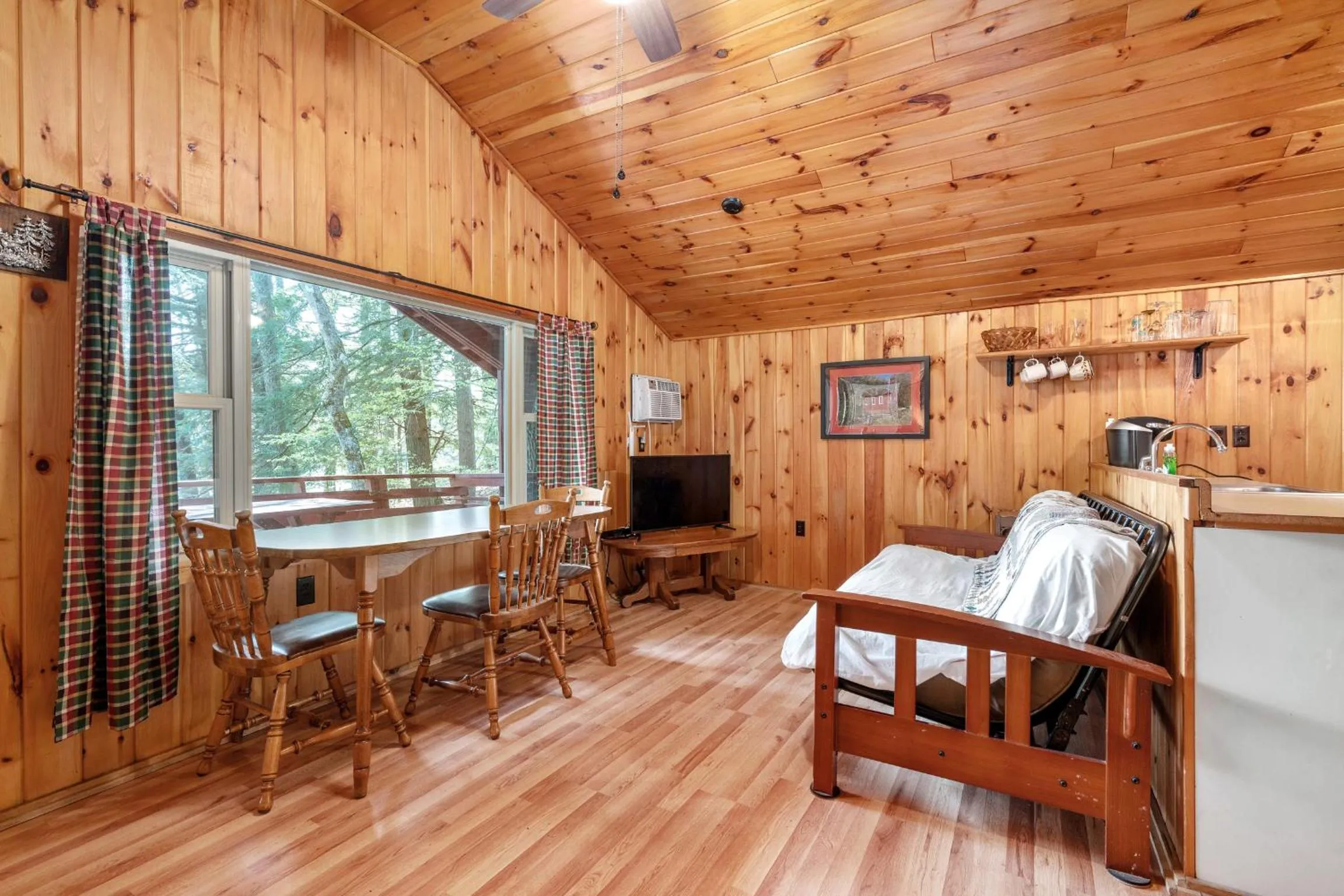 Hide-A-Way Waterfront Cottages