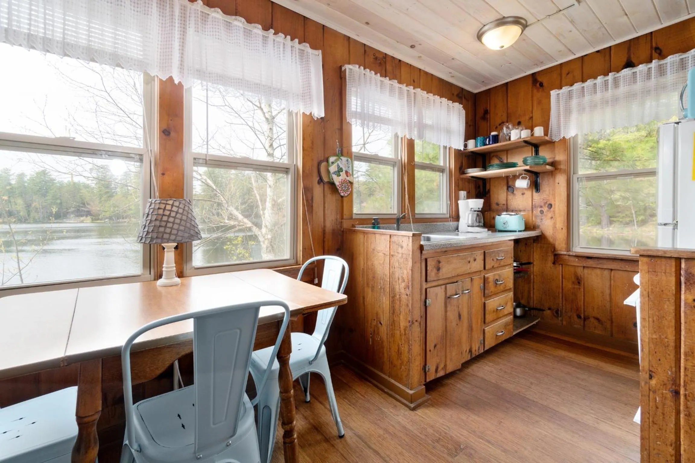 Hide-A-Way Waterfront Cottages