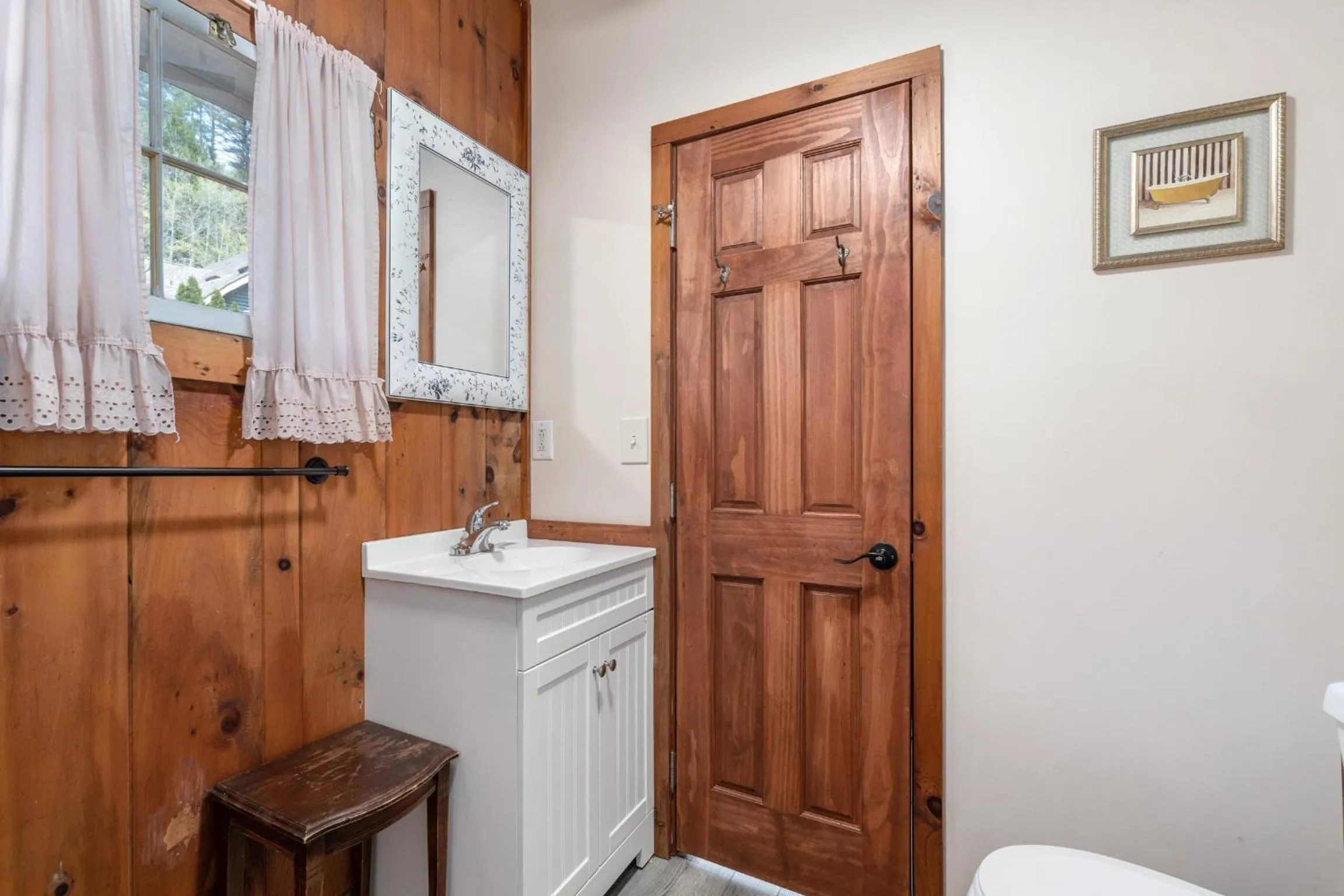 Hide-A-Way Waterfront Cottages