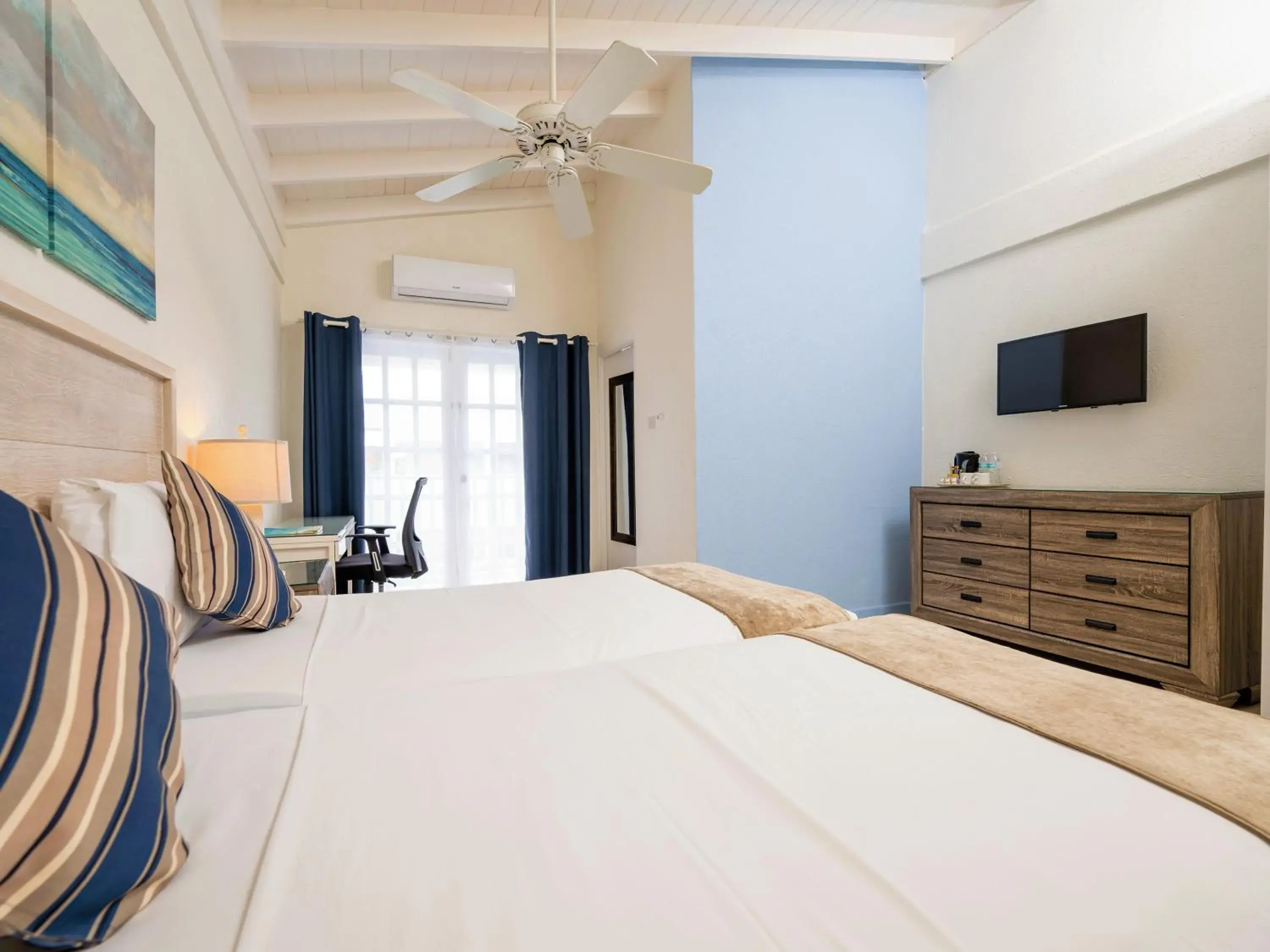 air conditioner, Bed in Time Out Hotel air conditioner, Bed in Time Out Hotel