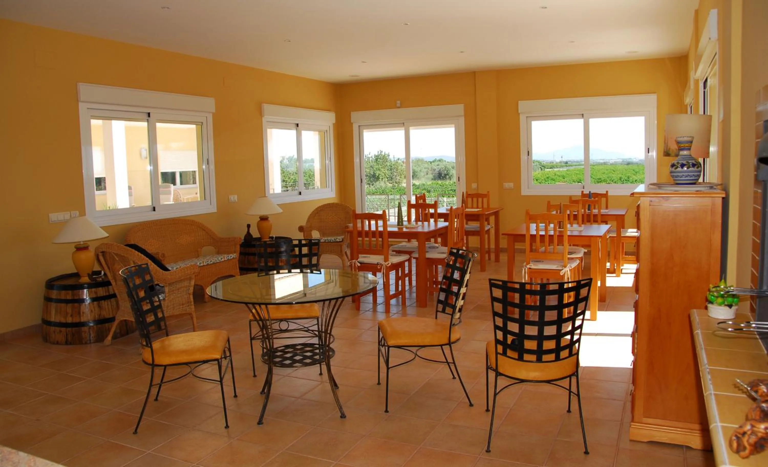 Restaurant/places to eat in Luz de Azahar Bed and Breakfast