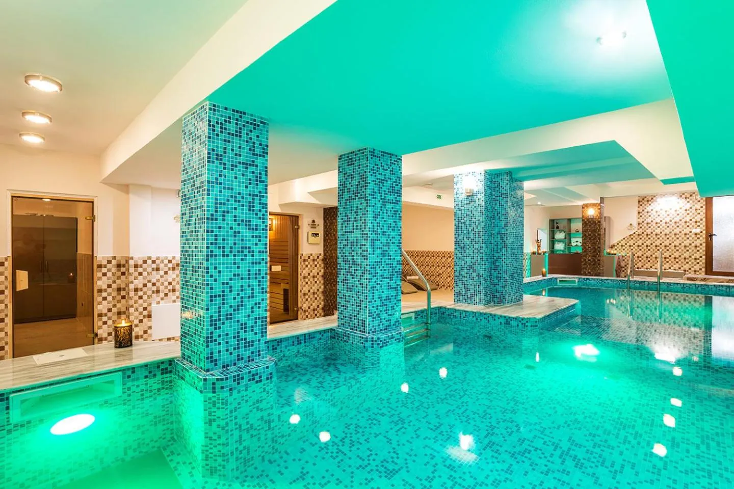 Swimming pool in Family Hotel Romantika