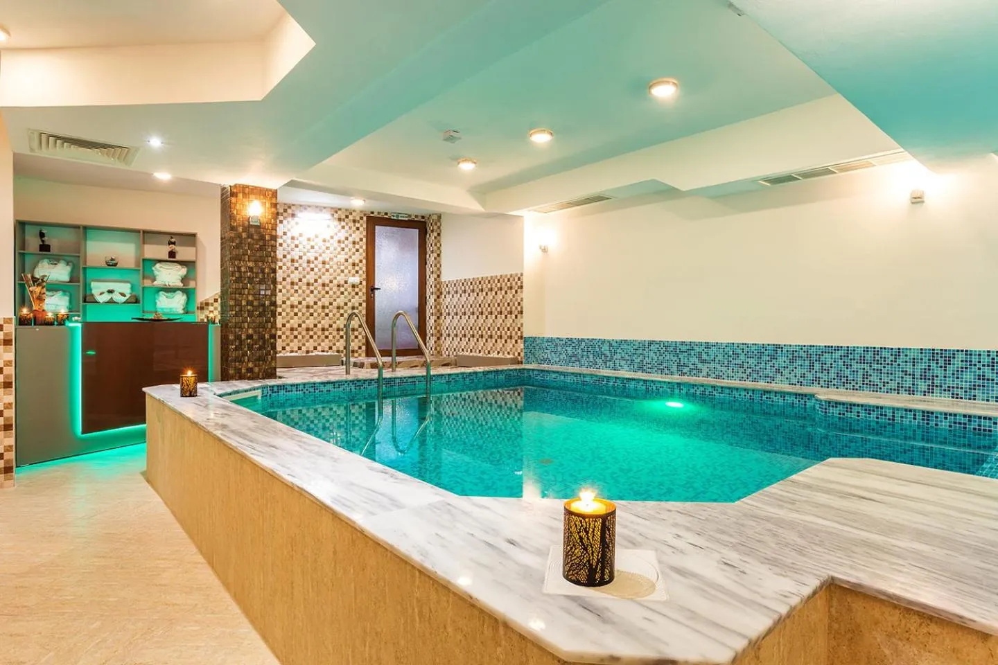 Swimming pool in Family Hotel Romantika