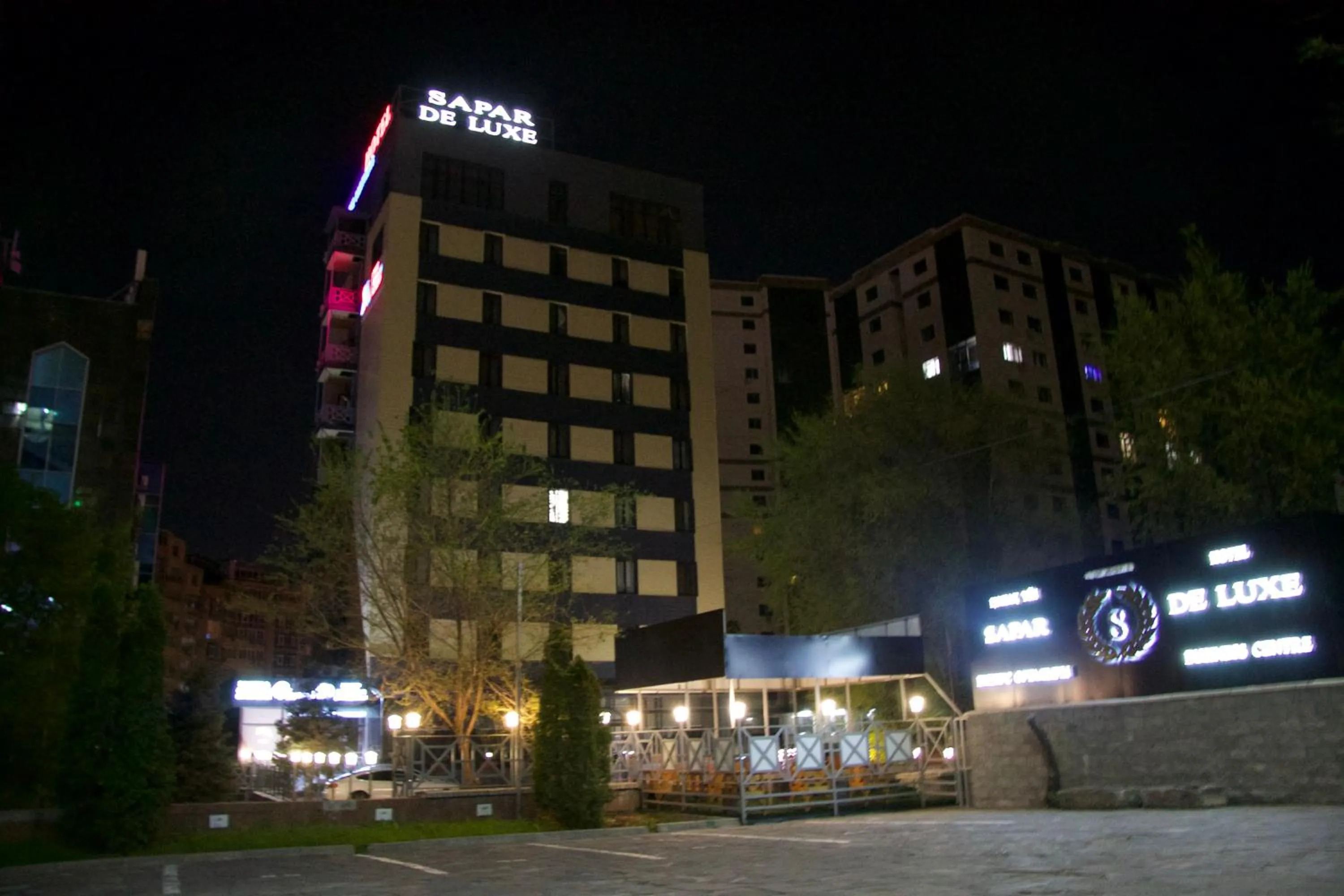 Property building in DeLuxe PLAZA