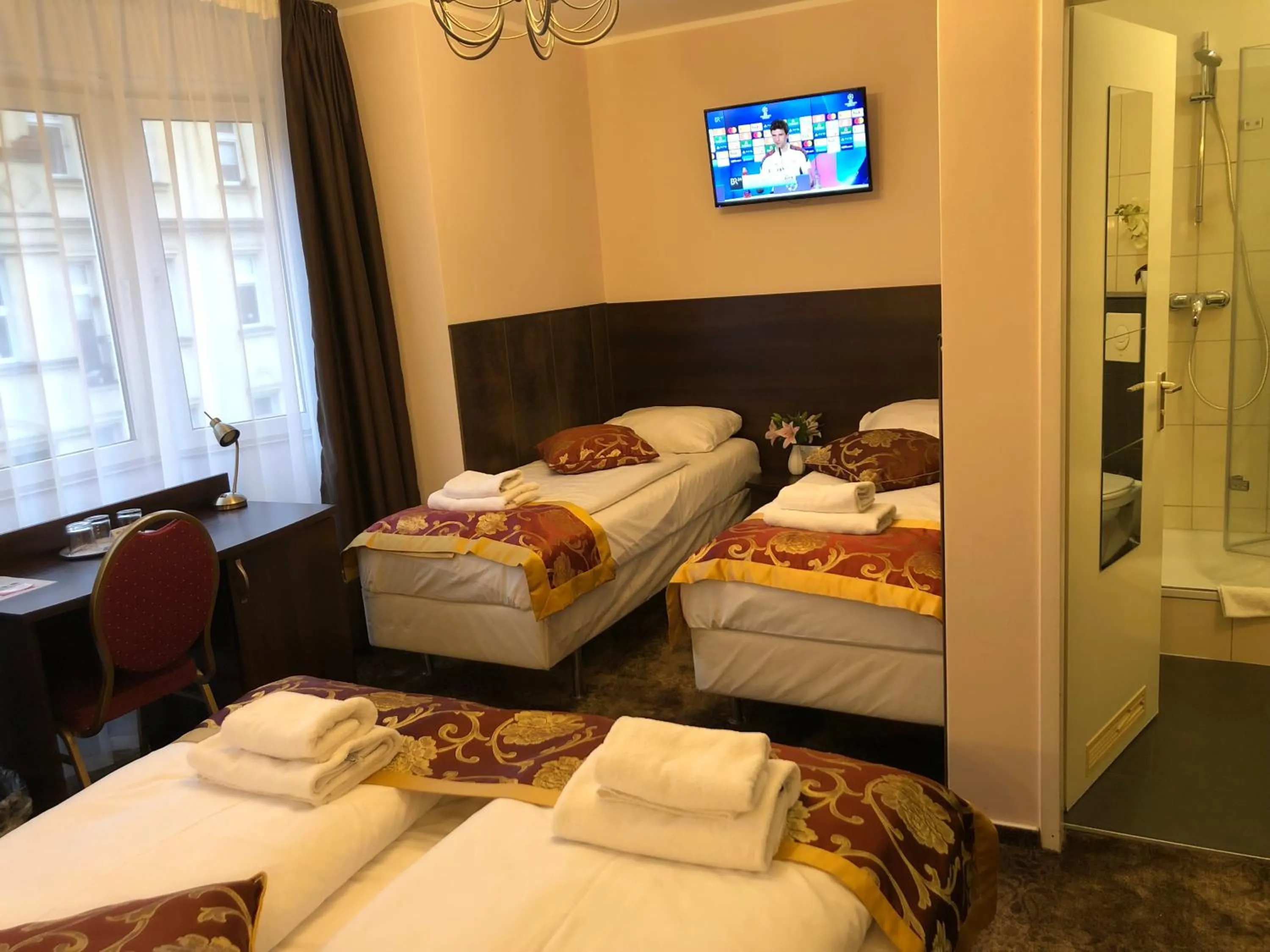 Photo of the whole room, Bed in Atlas Berlin Hotel