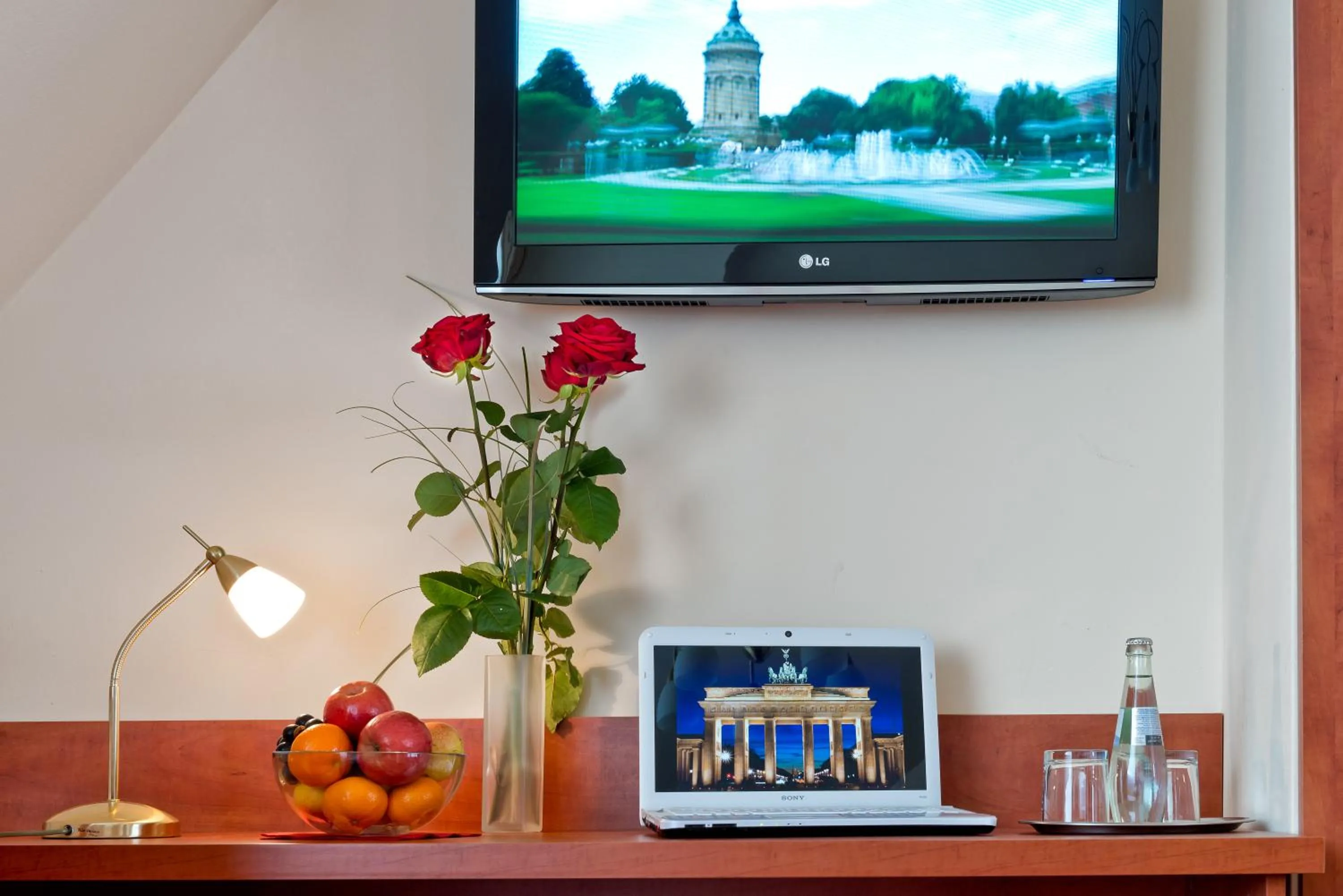 TV and multimedia in Atlas Berlin Hotel