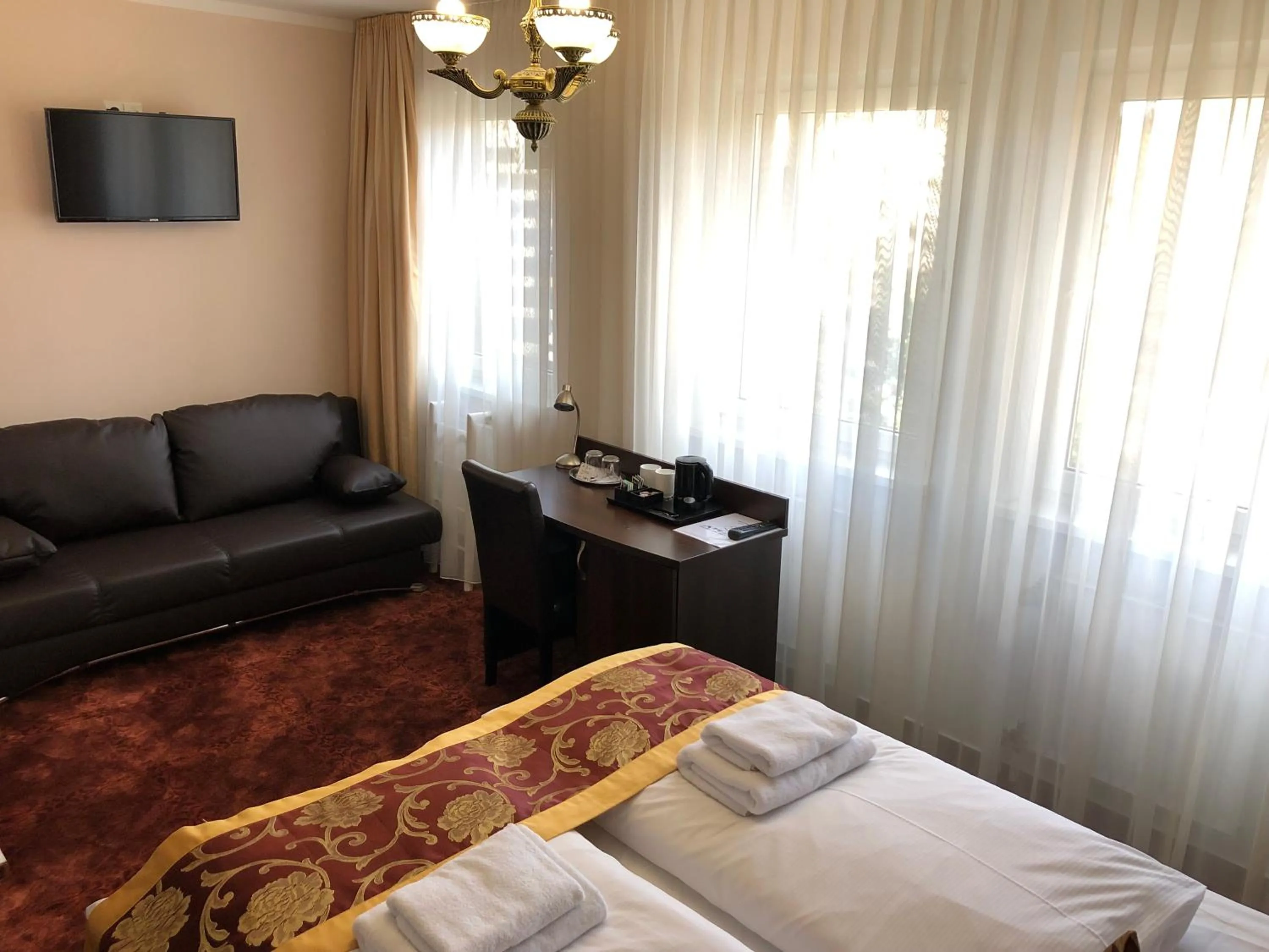 Photo of the whole room, Bed in Atlas Berlin Hotel