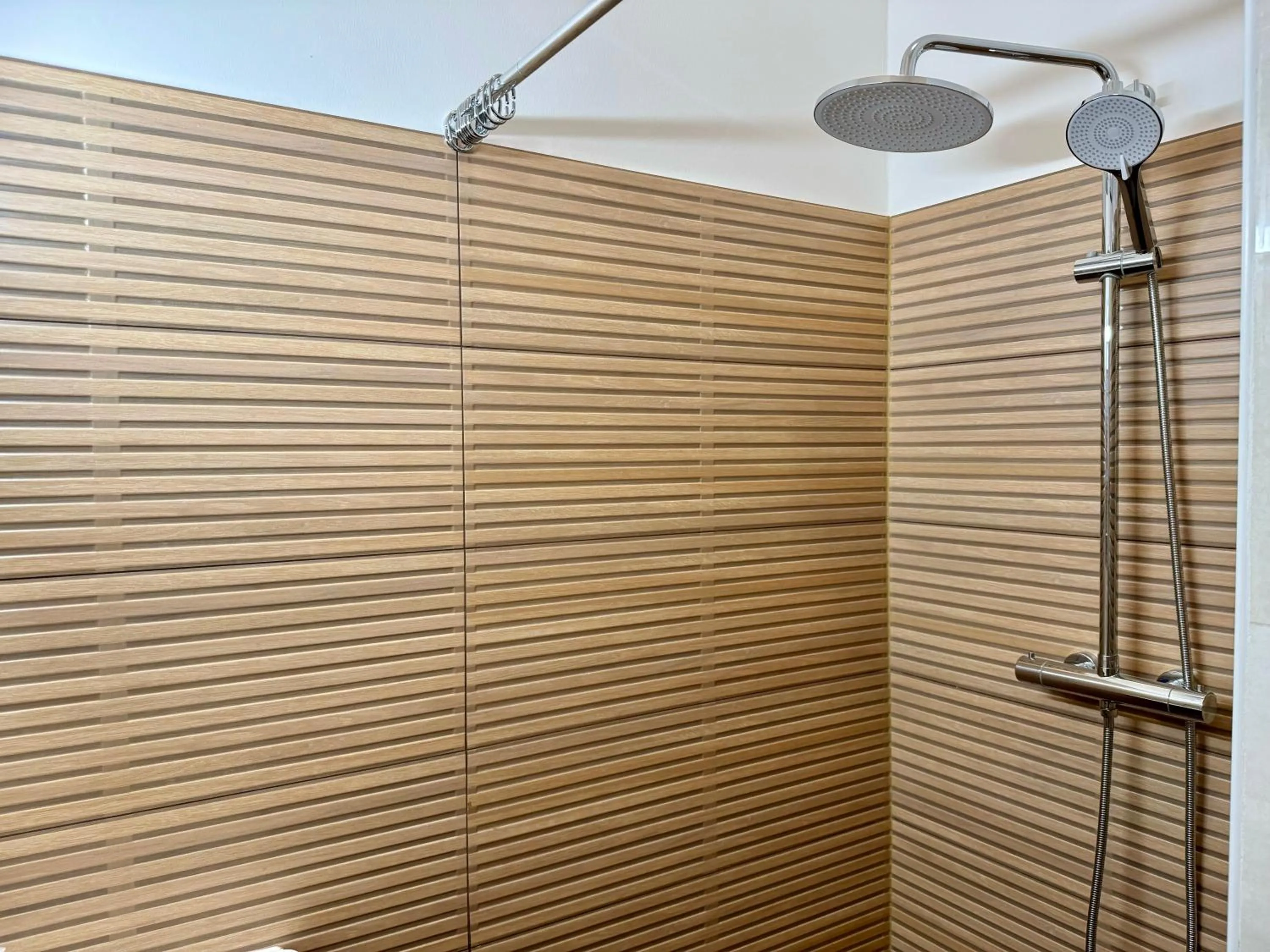 Bathroom in Atlas Berlin Hotel