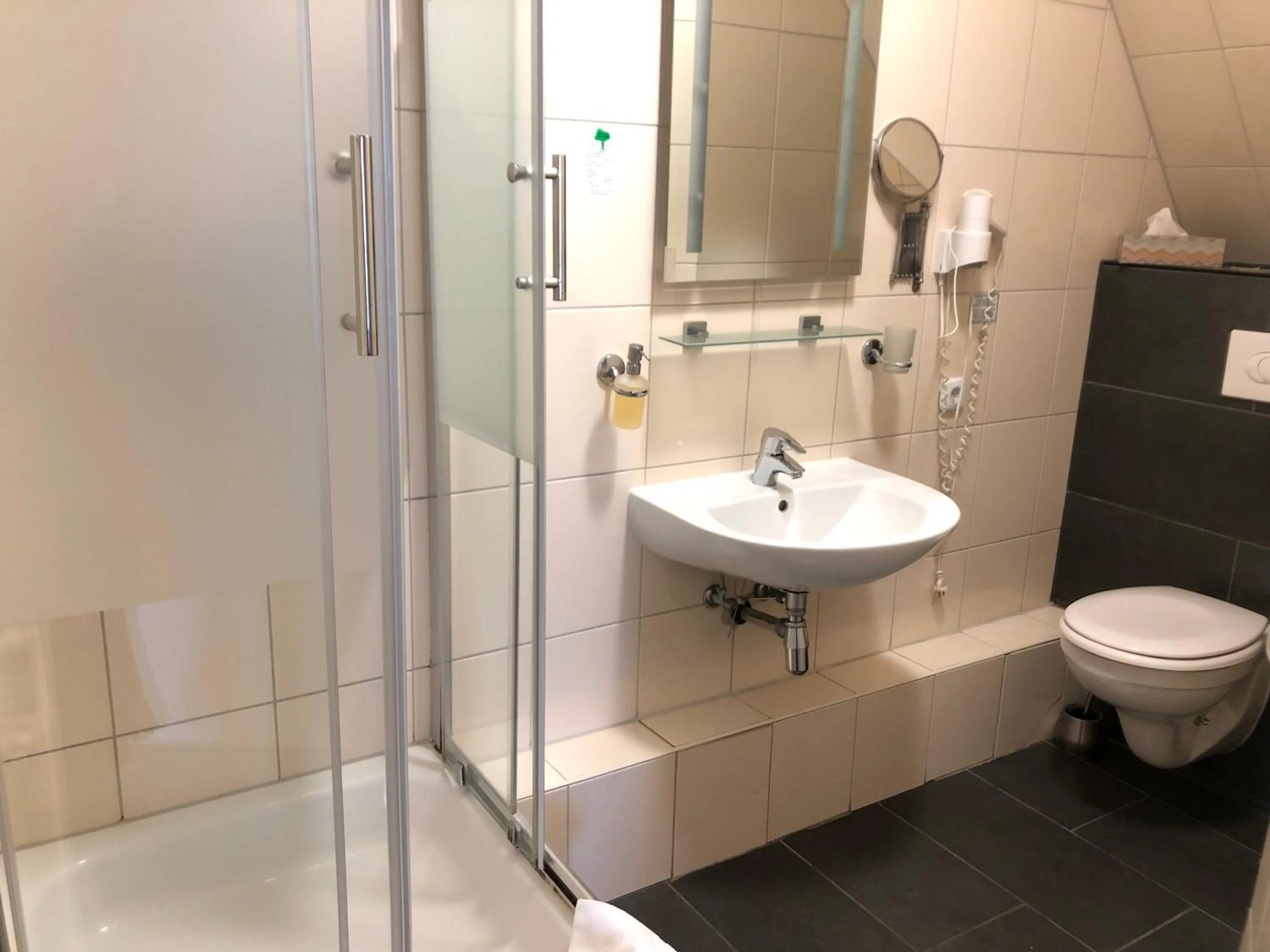 Bathroom in Atlas Berlin Hotel