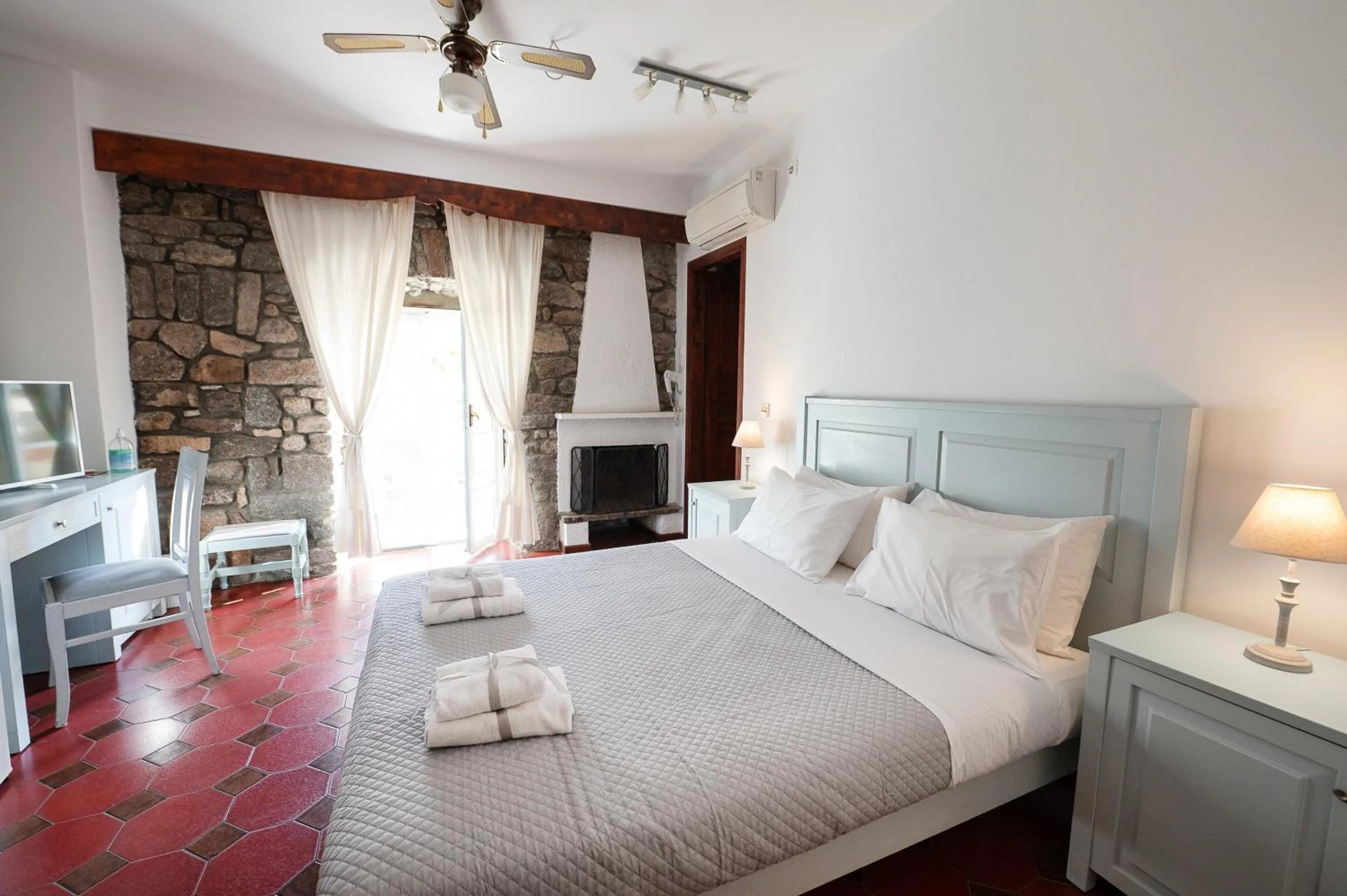 Photo of the whole room, Bed in Dionysos Hotel