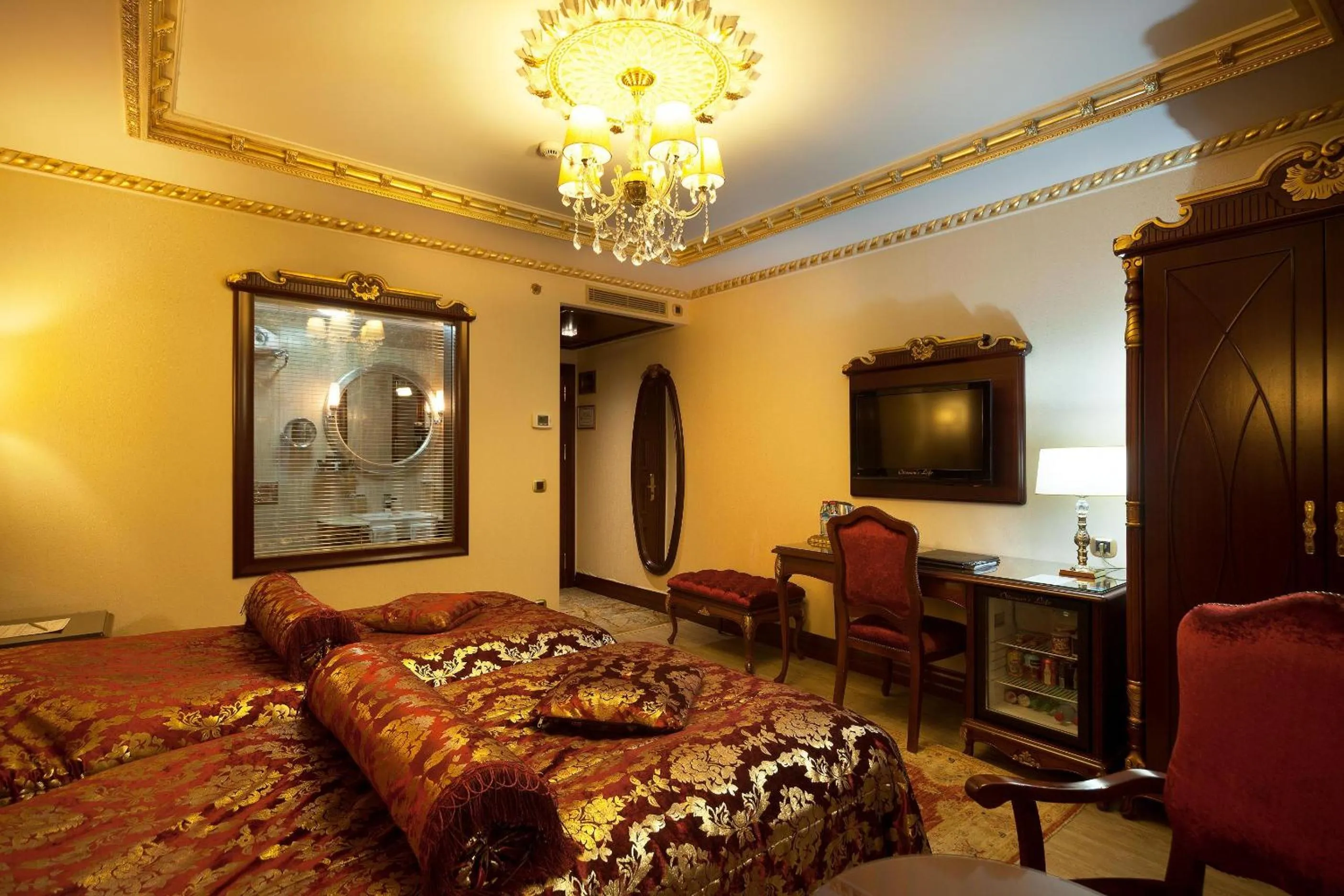 Shower, Bed in Ottoman's Life Hotel S Class