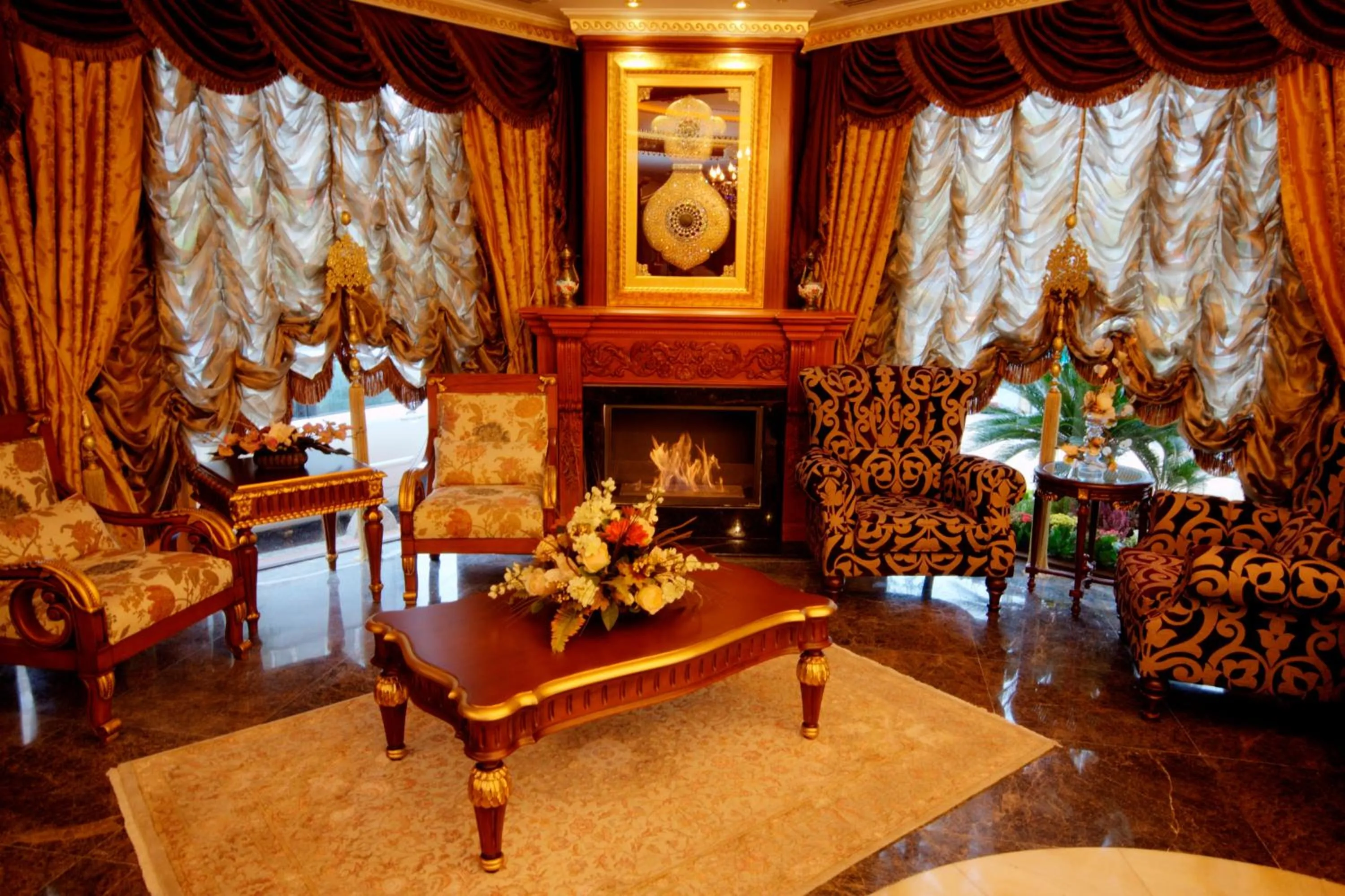 Communal lounge/ TV room in Ottoman's Life Hotel S Class