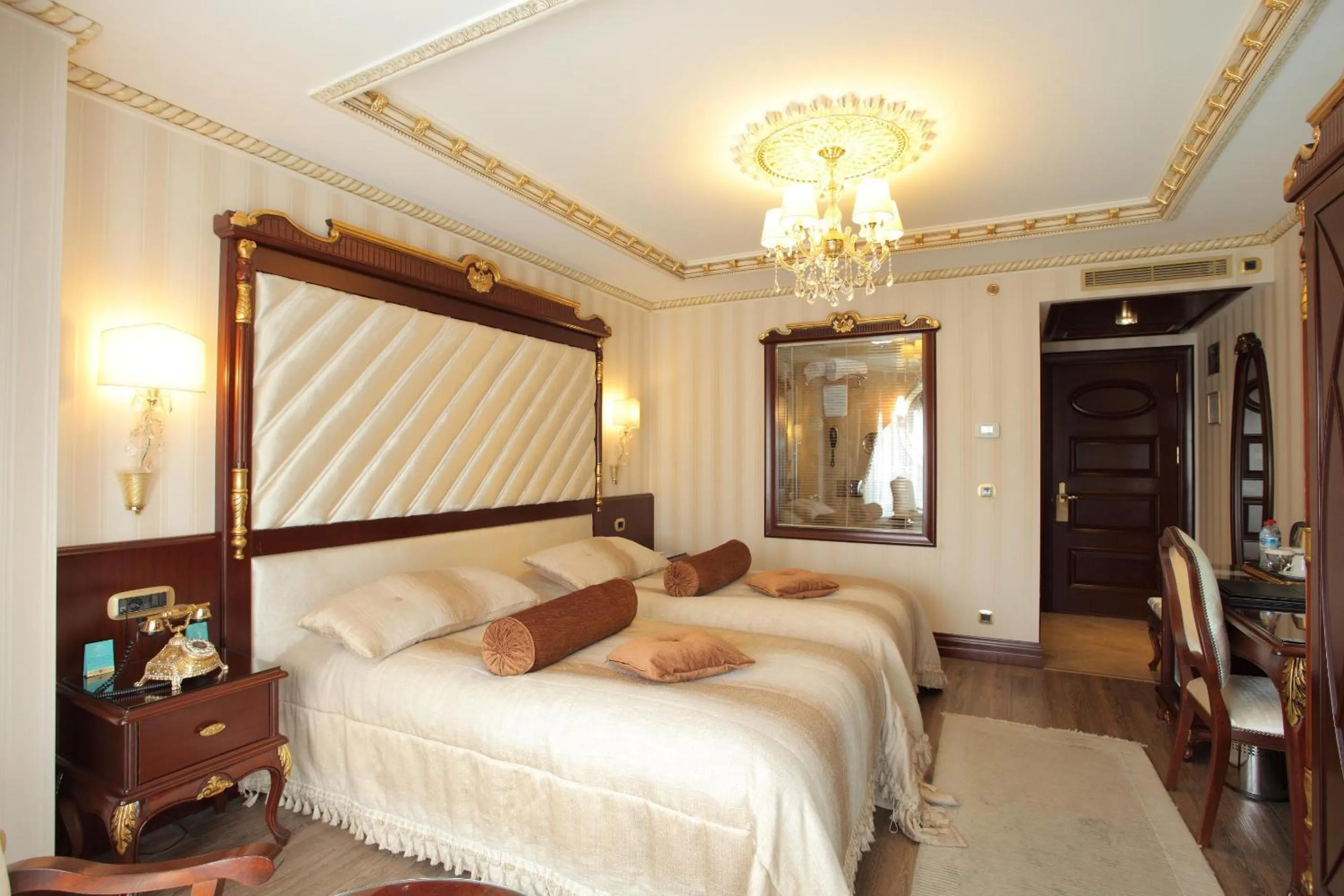 Shower, Bed in Ottoman's Life Hotel S Class