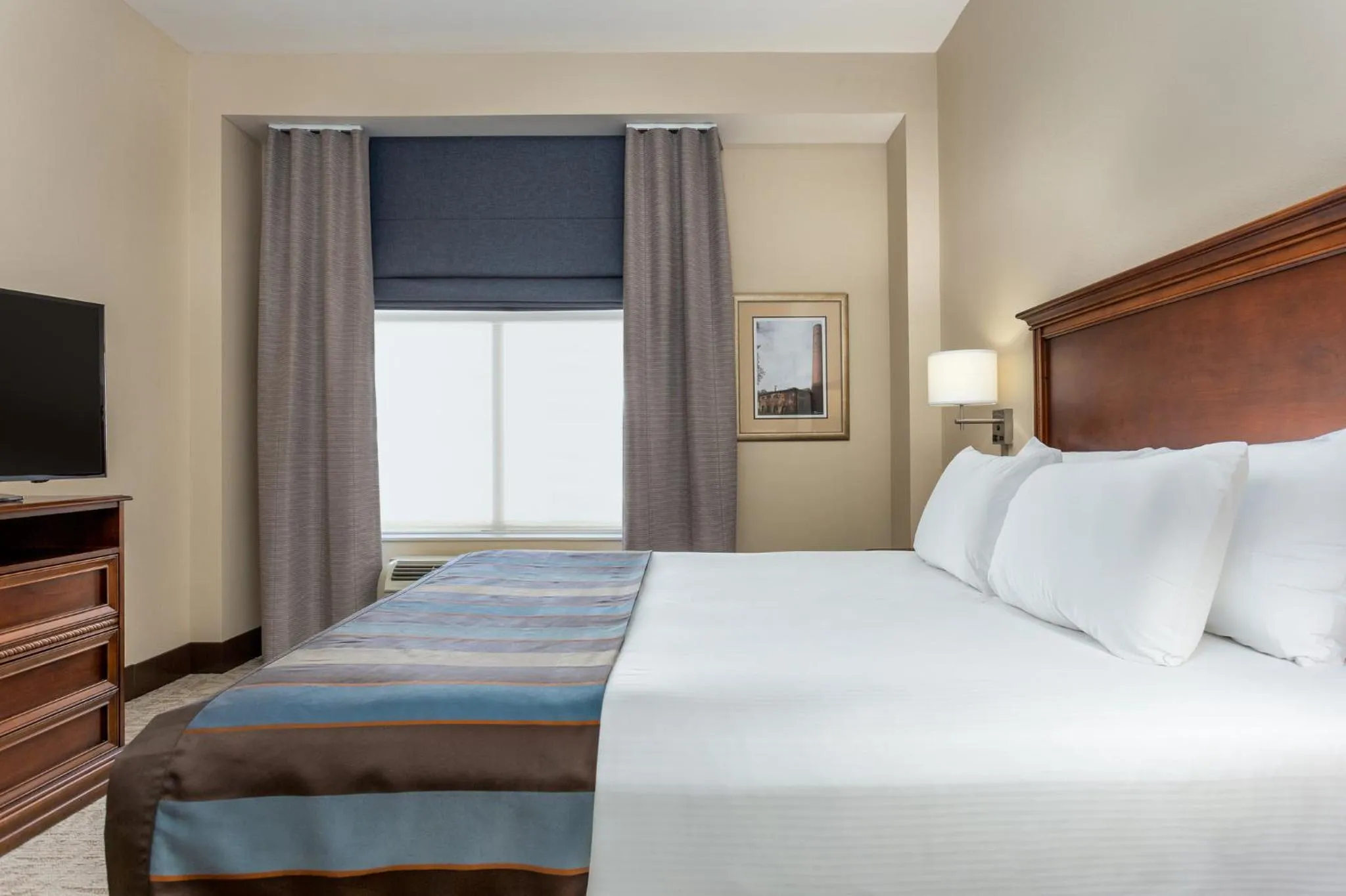 Photo of the whole room, Bed in Lexington Expo Hotel by IHG