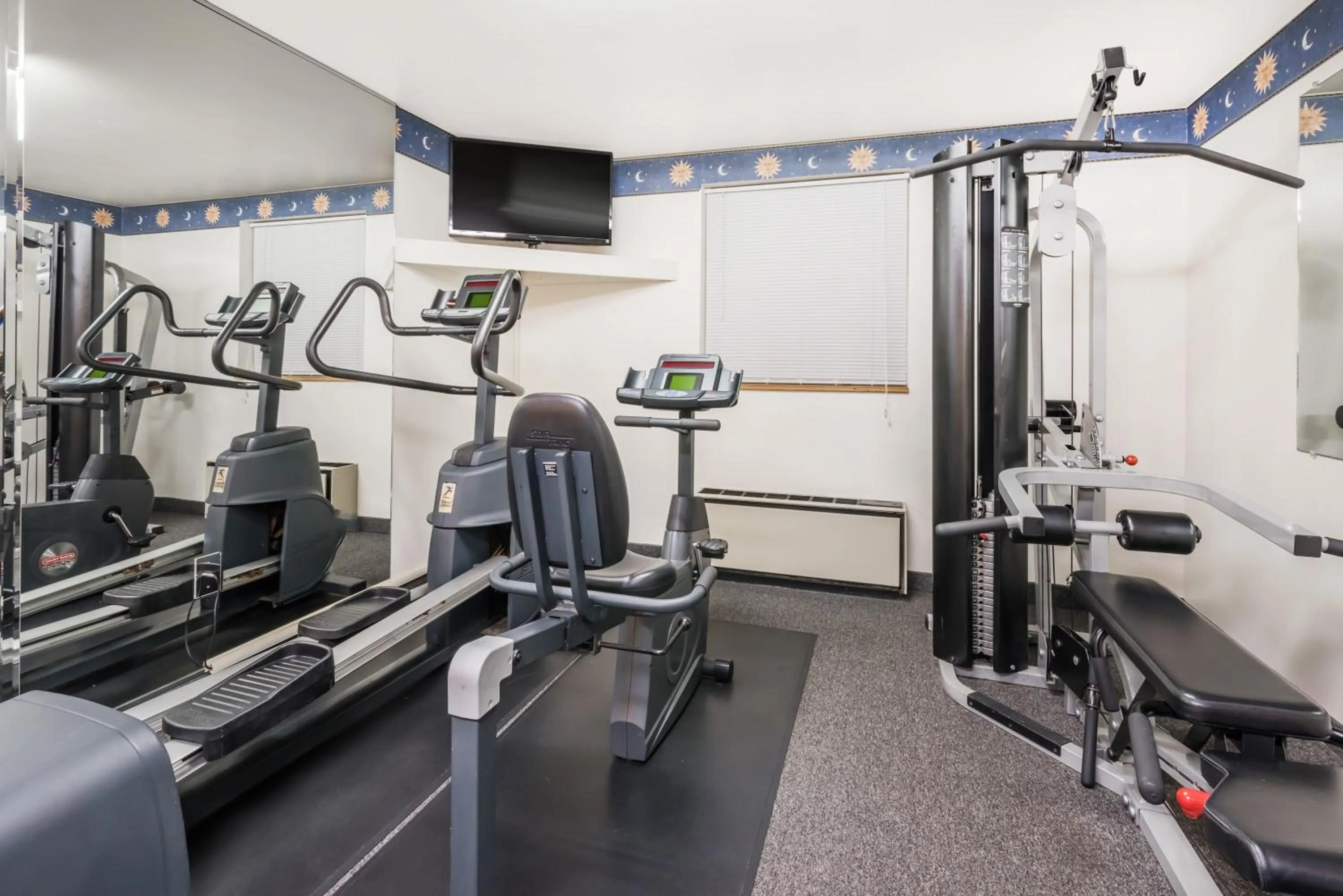 Fitness centre/facilities in Super 8 by Wyndham State College