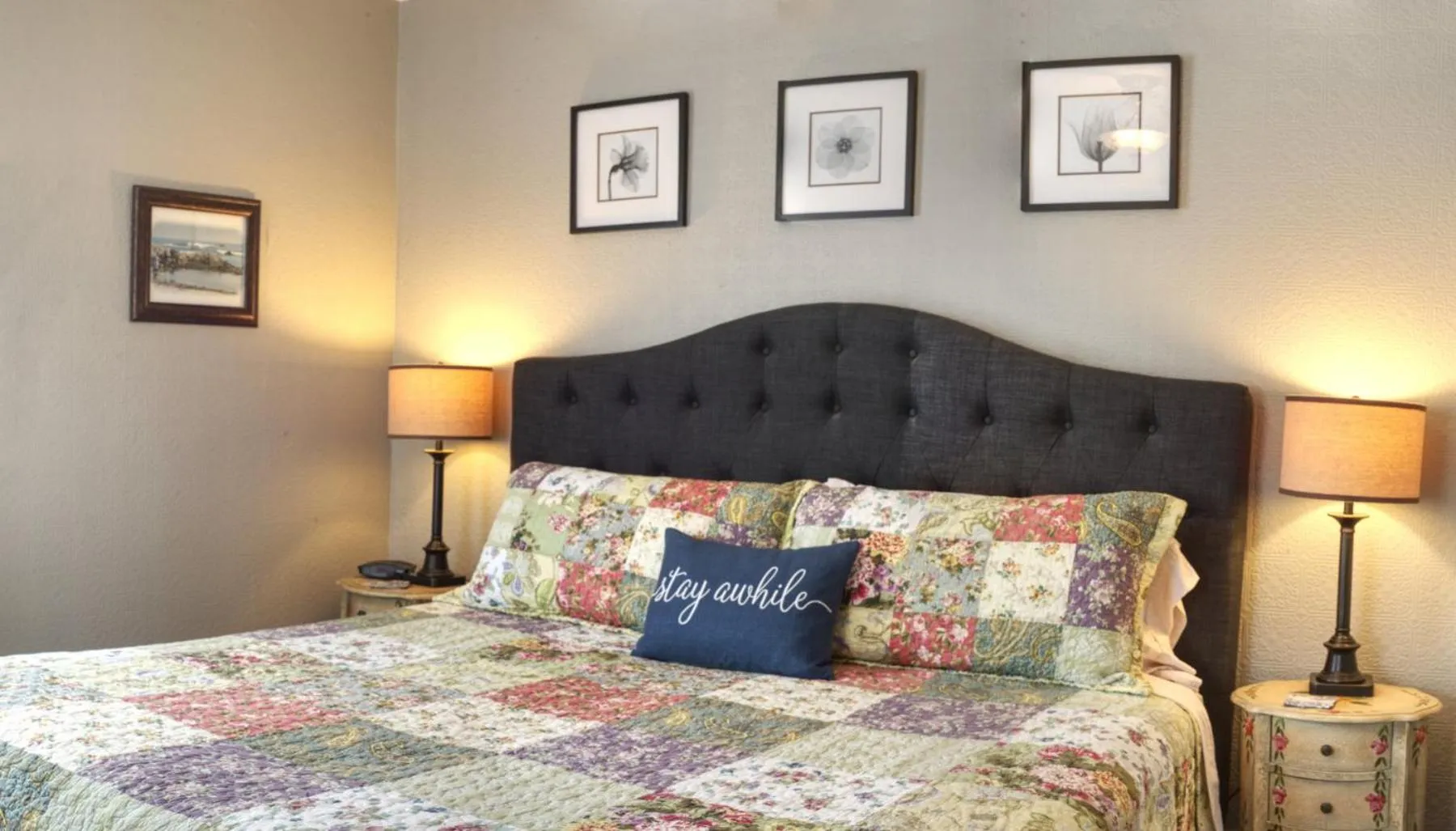 Bed in Willow House Inn B&B