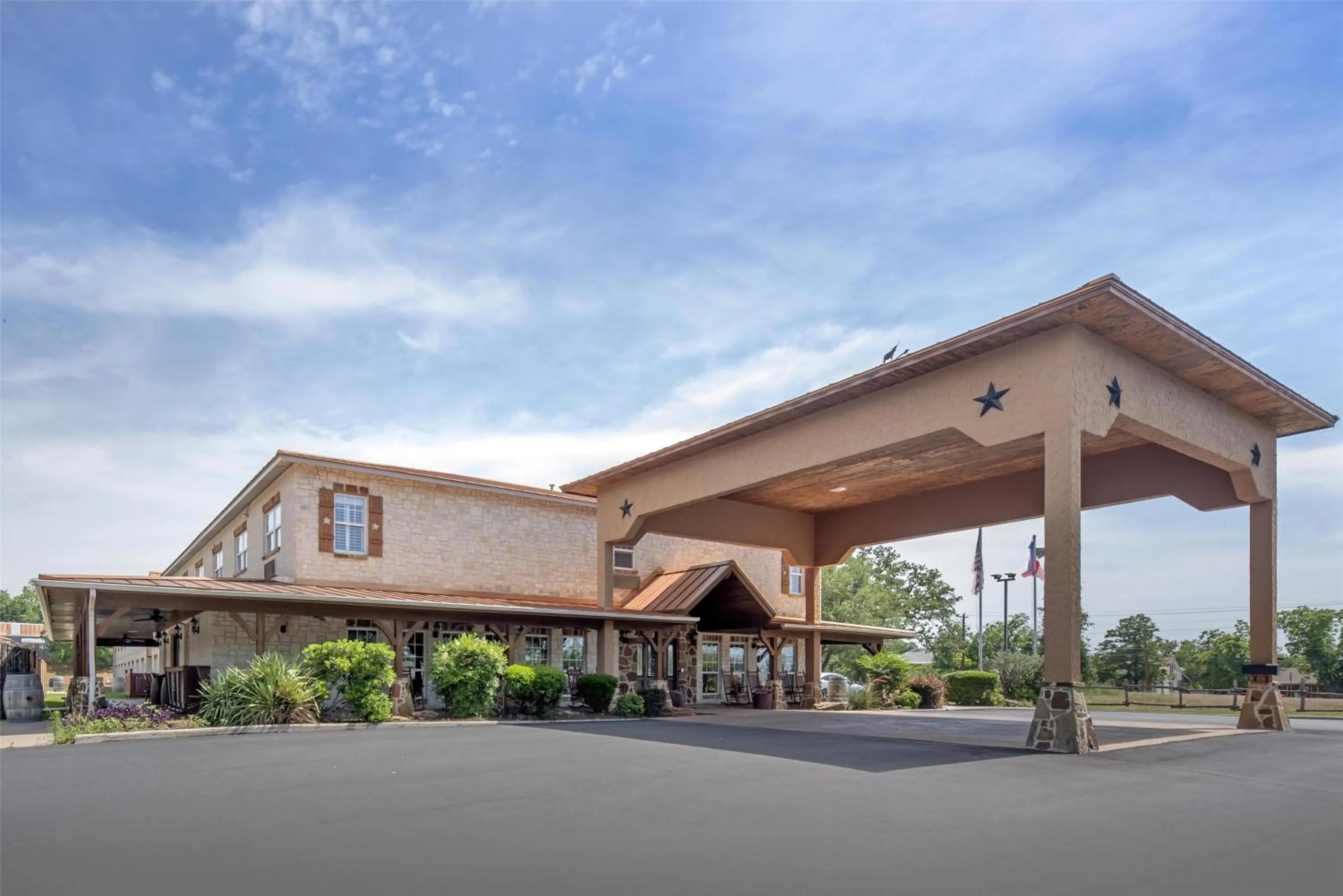 Property building in Best Western Plus Fredericksburg