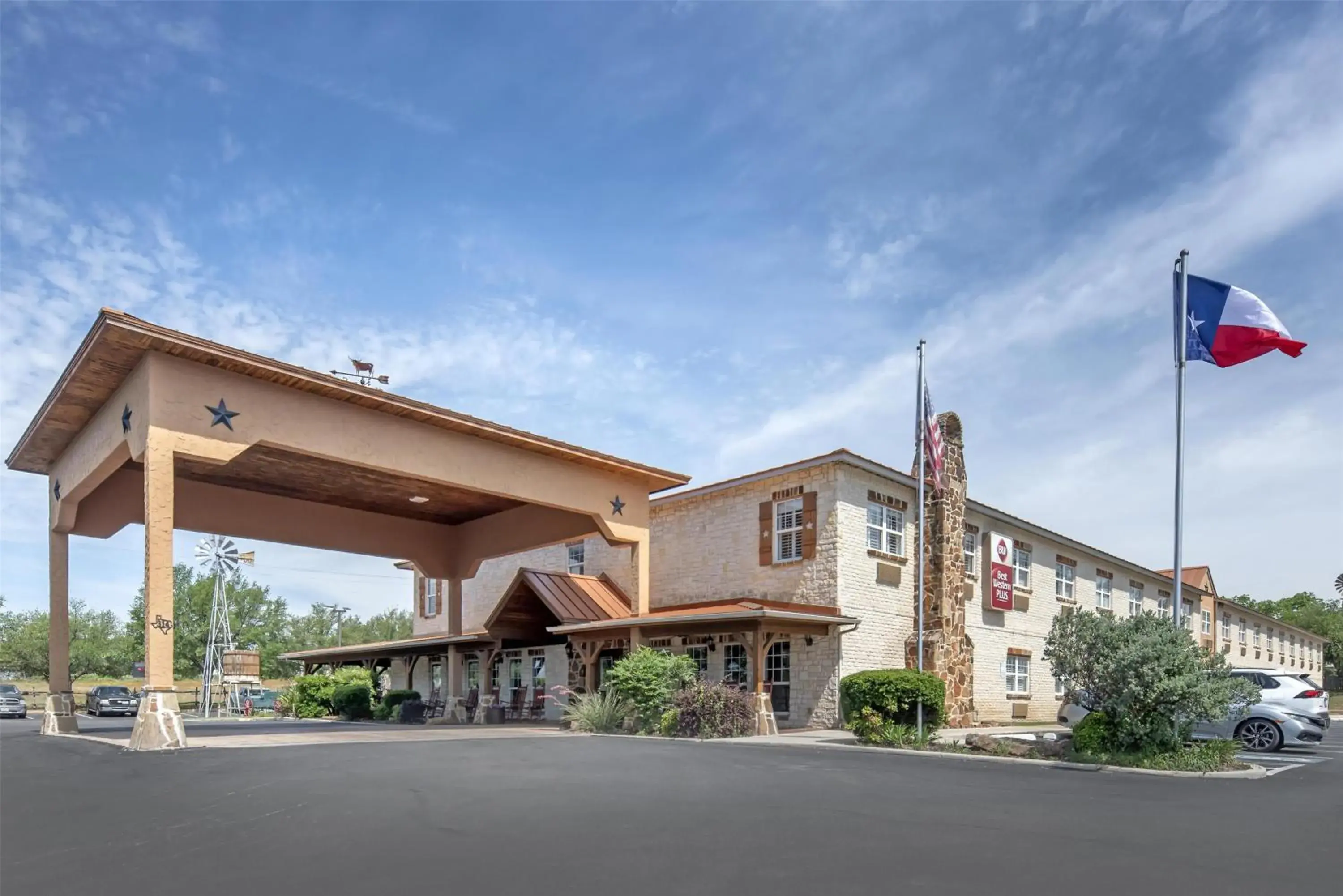 Property building in Best Western Plus Fredericksburg Property building in Best Western Plus Fredericksburg