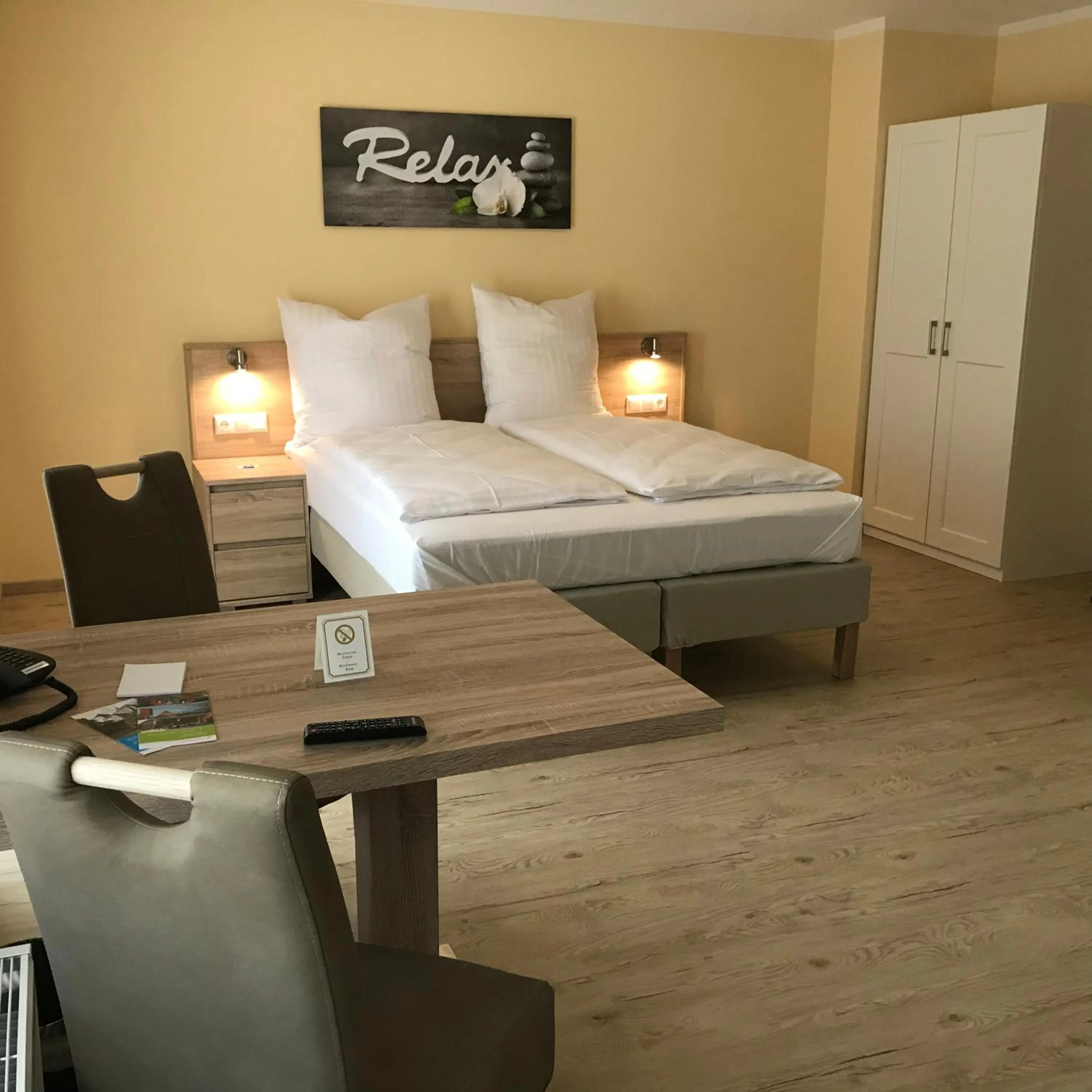 Photo of the whole room, Bed in Hotel Select Suites & Aparts