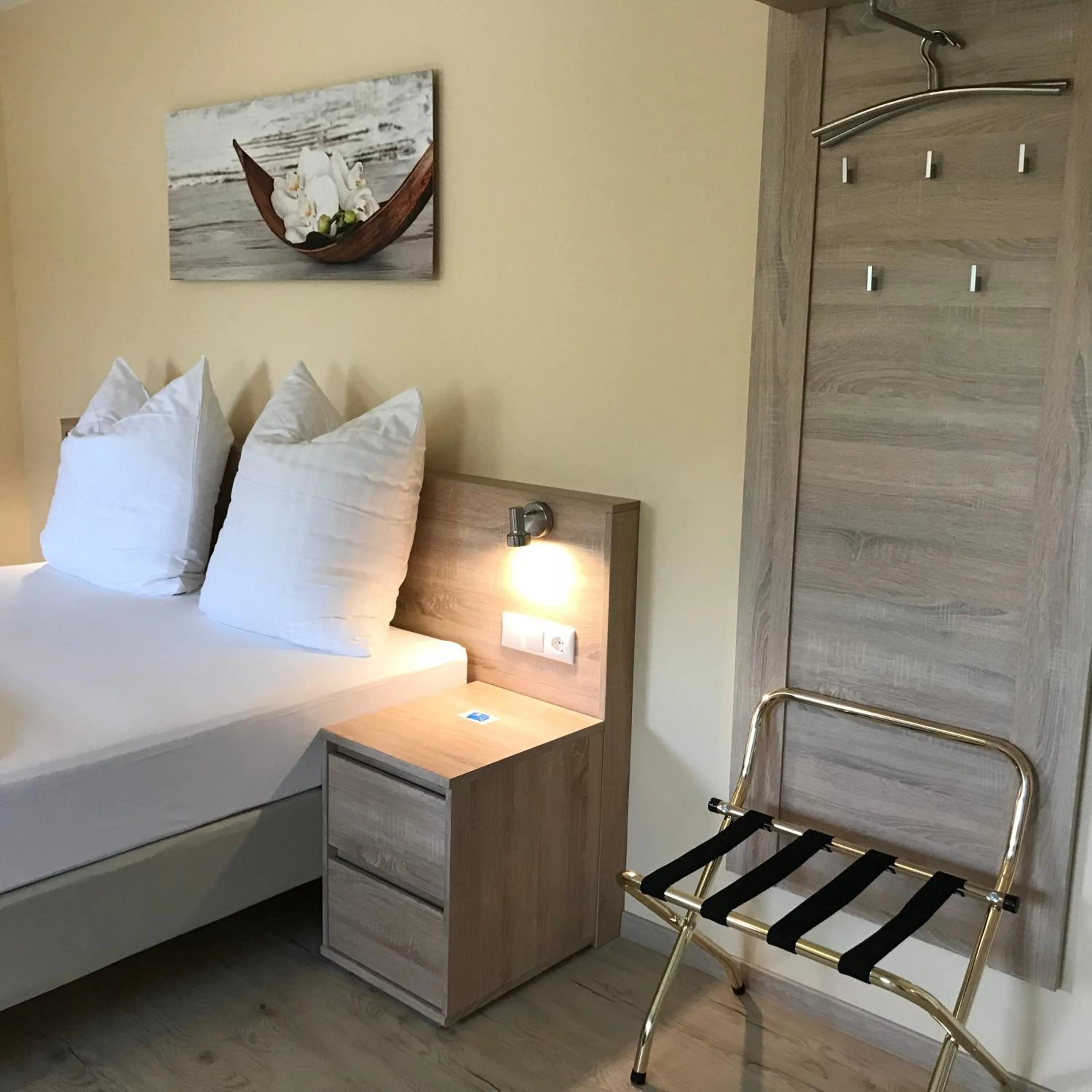 Bed in Hotel Select Suites & Aparts