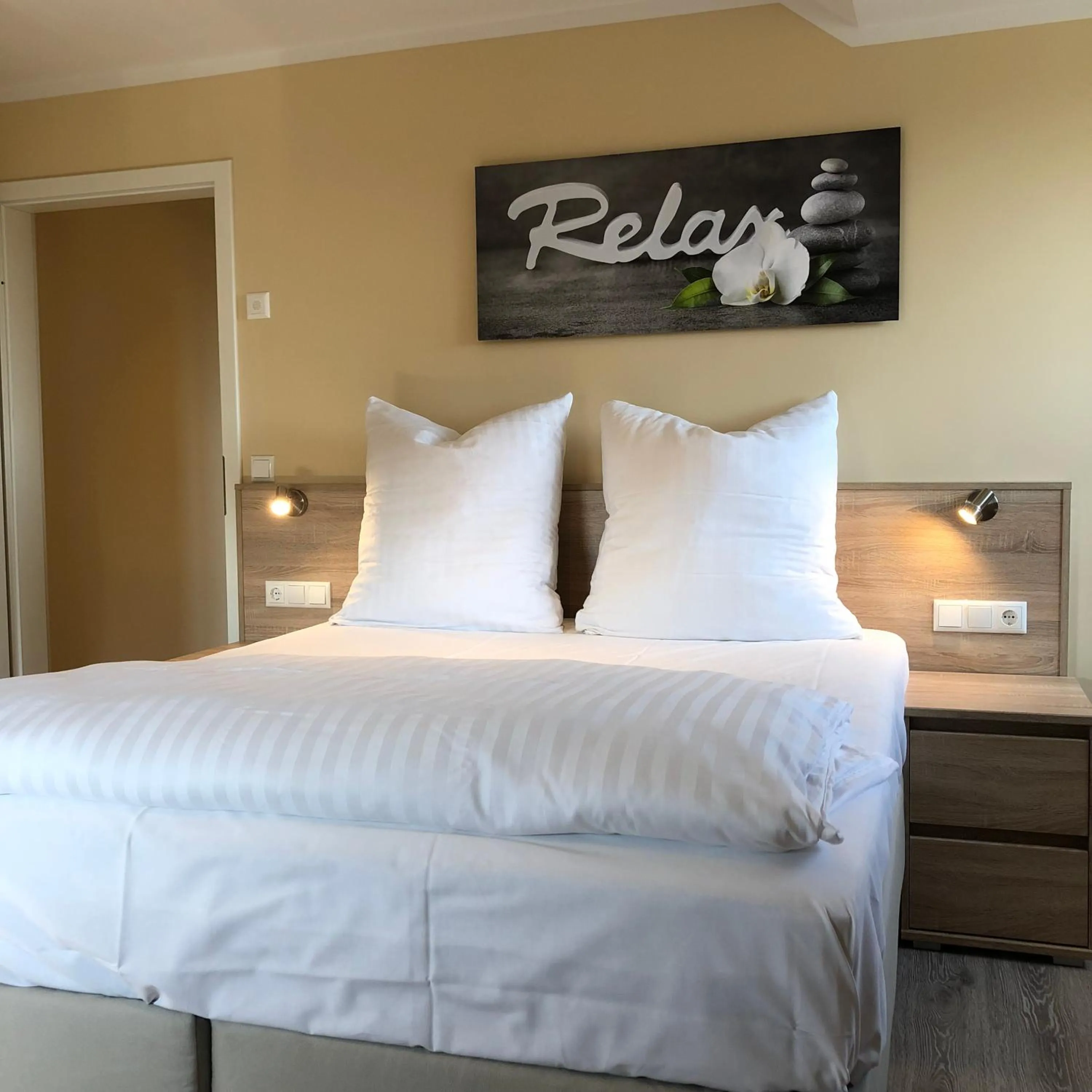 Bed in Hotel Select Suites & Aparts