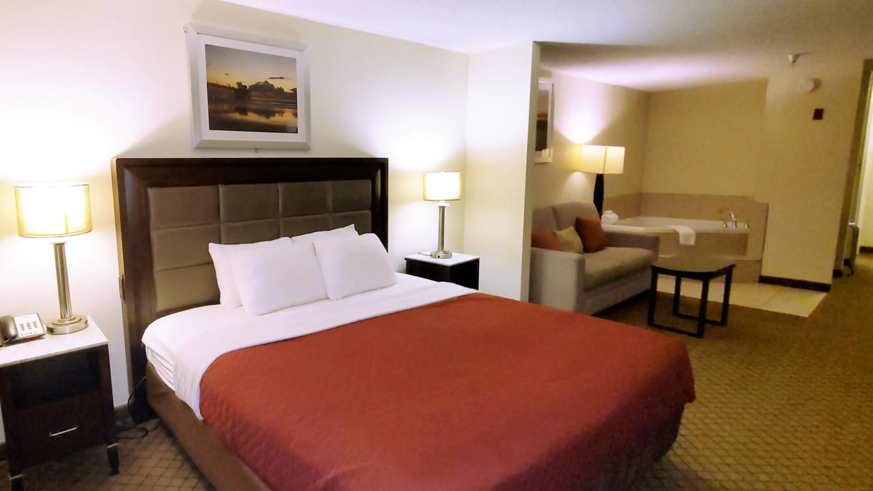 Bedroom, Bed in Home Inn & Suites