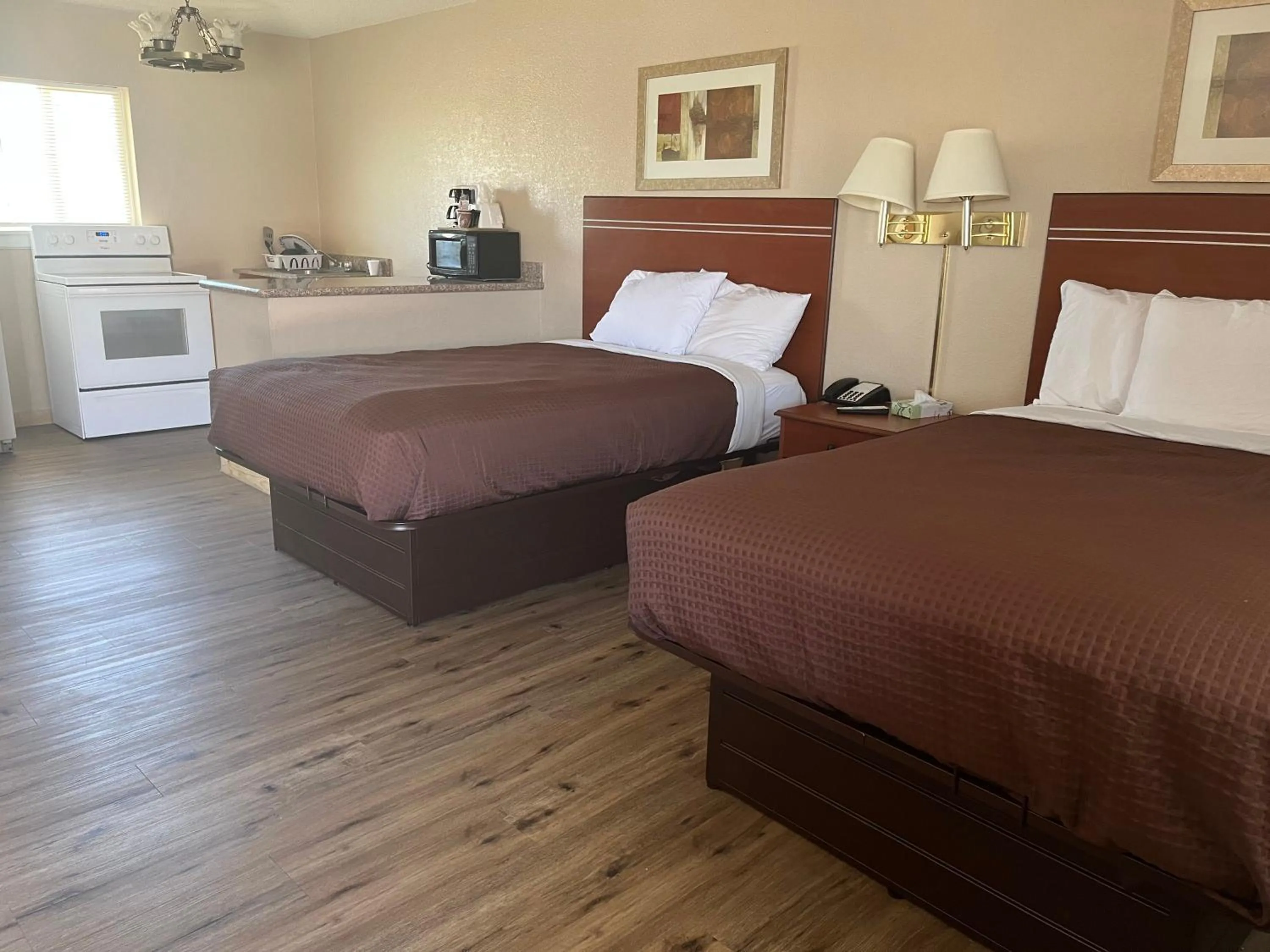 Bedroom in Valley Motel