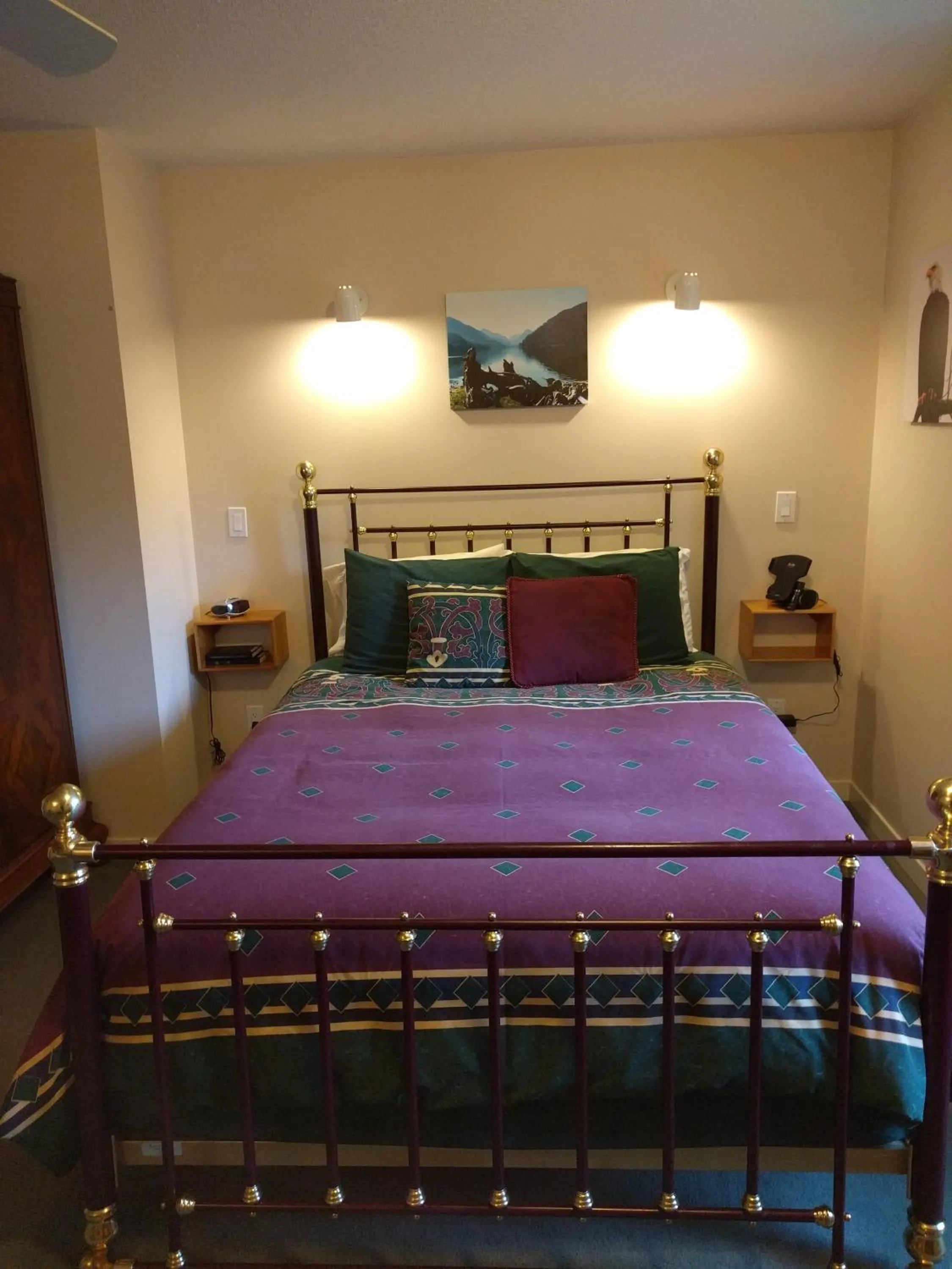 Cedar Wood Lodge Bed & Breakfast Inn