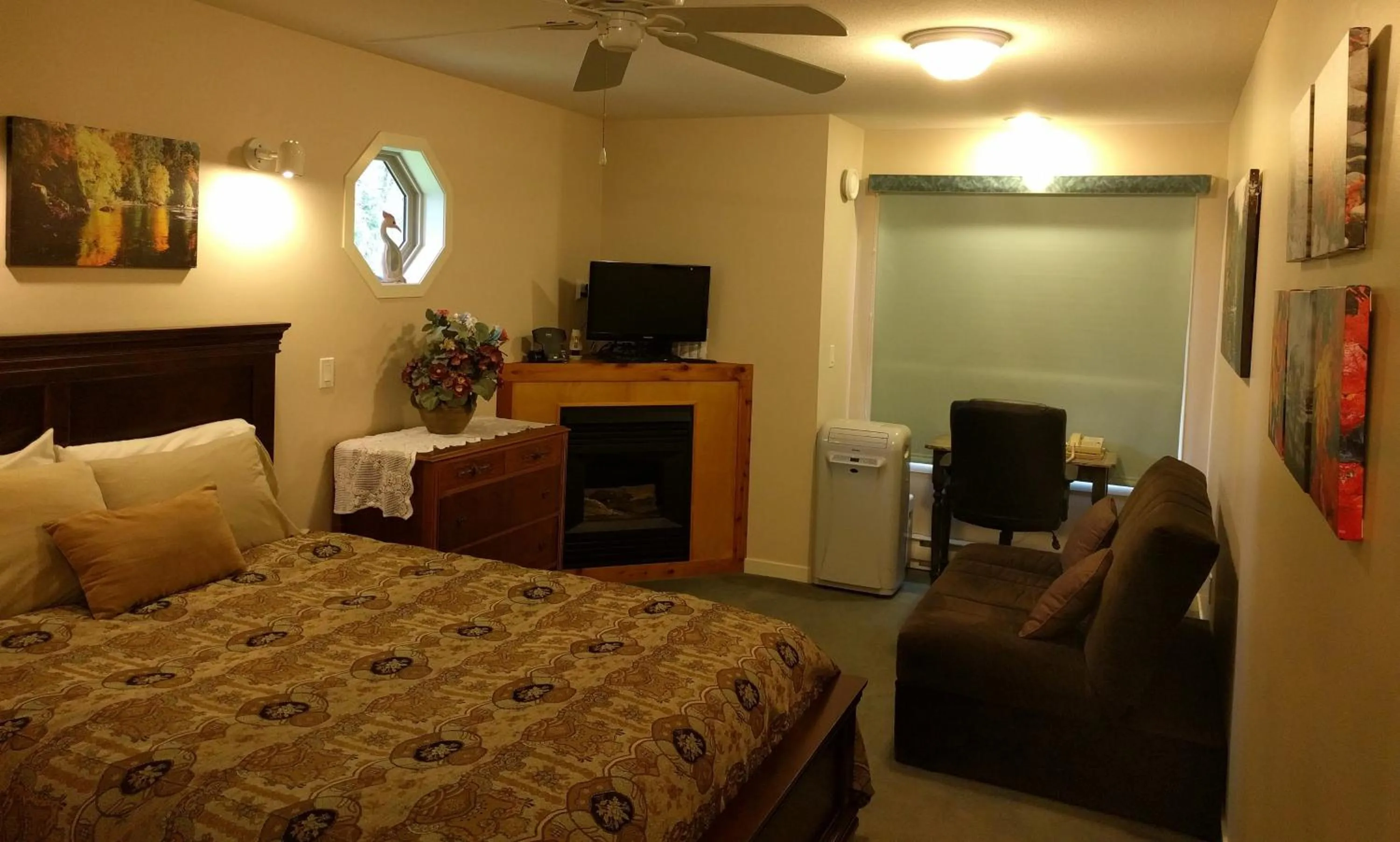 Cedar Wood Lodge Bed & Breakfast Inn