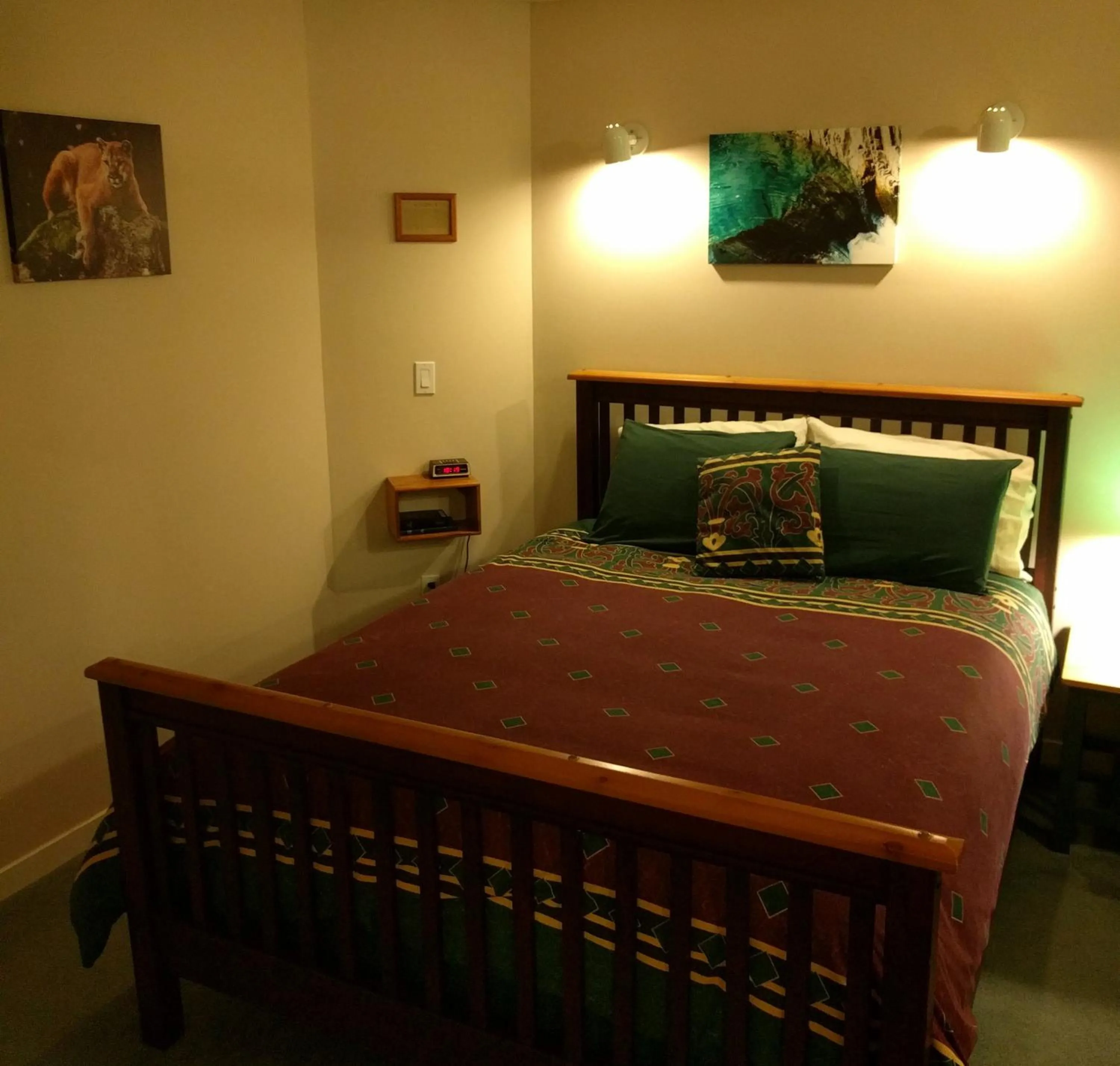 Cedar Wood Lodge Bed & Breakfast Inn